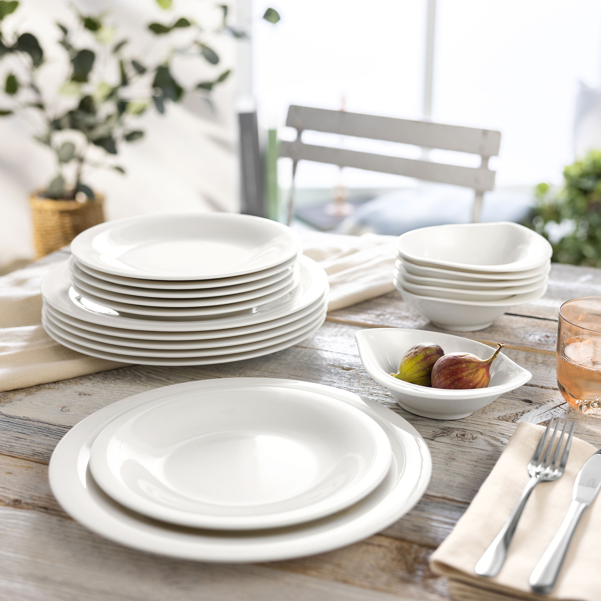 vivo Villeroy & Boch Group Geschirr-Set »Essential White«, (Set, 18 tlg., 6x Speiseteller 27cm, 6x Frühstücksteller 22cm, 6x Müslischale 16x14cm), Dinner-Set, 18 Teile