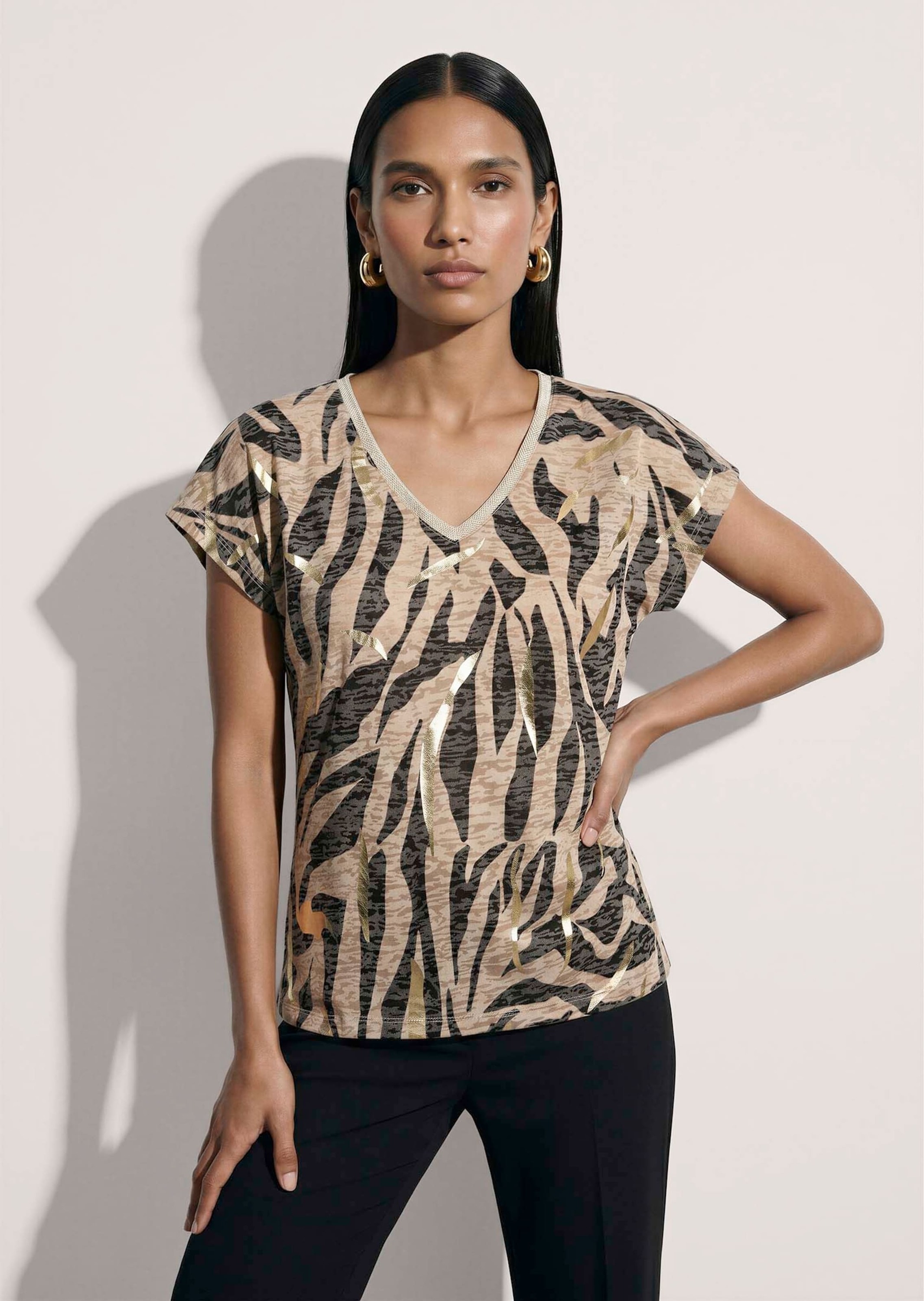 MADELEINE Kurzarmshirt »Shirt Animalprint-Shirt mit V-Ausschnitt«