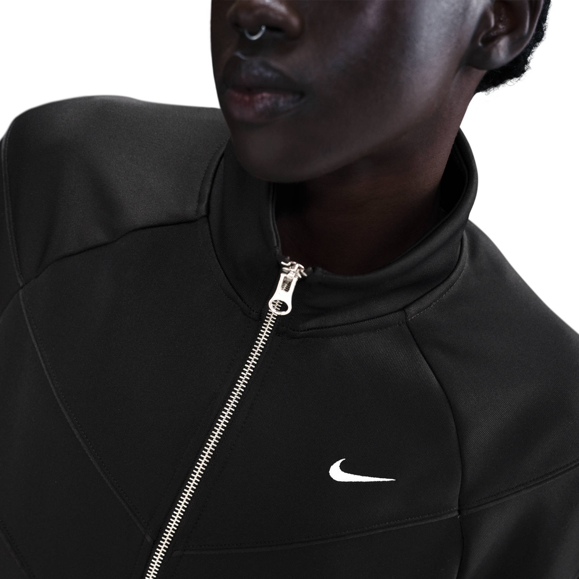Trainingsjacke NIKE SPORTSWEAR "W NSW NK WR POLY KNIT JKT", Damen, Gr. XL, schwarz, weiß, Interlock, Obermaterial: 96% Polyester, 4% Elasthan, unifarben, Basic normal, Bündchen, Jacken Trainingsjacke, sportlicher Stil, mit Stehkragen, wasserabweisend, win 5