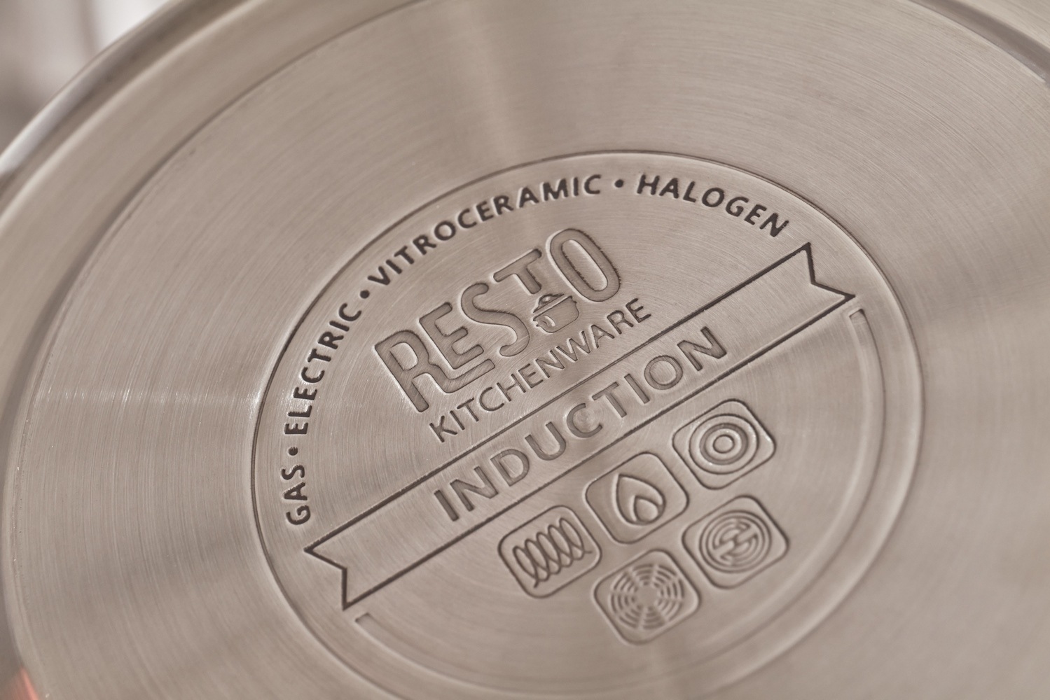RESTO Kitchenware Wasserkessel »Almaaz, im Geschenkkarton«, Edelstahl 18/10, (2 tlg.), Flötenkessel, geeignet für alle Herdarten, auch Induktion