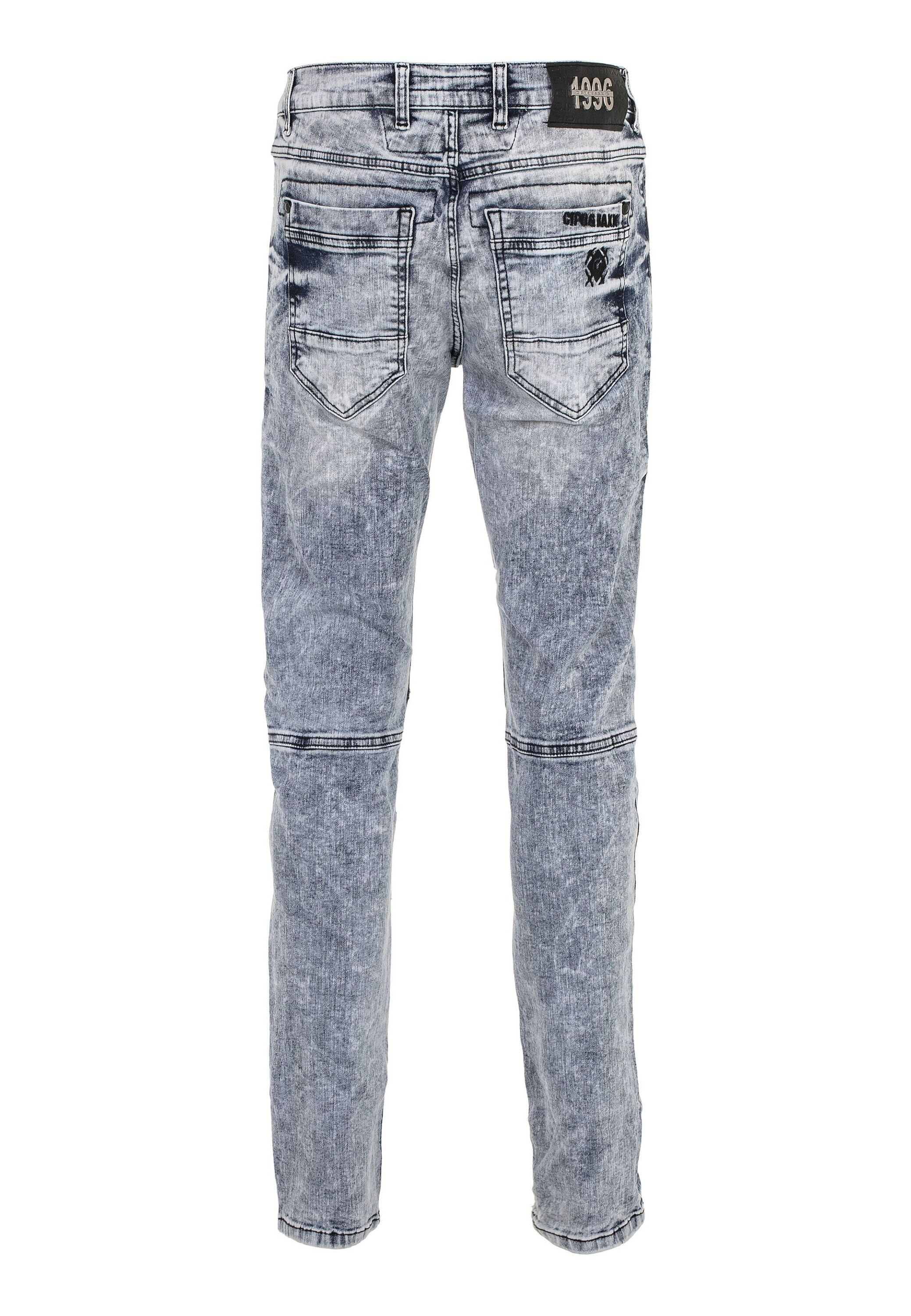 Cipo & Baxx Regular-fit-Jeans »DENIM«, bequeme Jeans mit coolen Ziernahtelementen, CD598