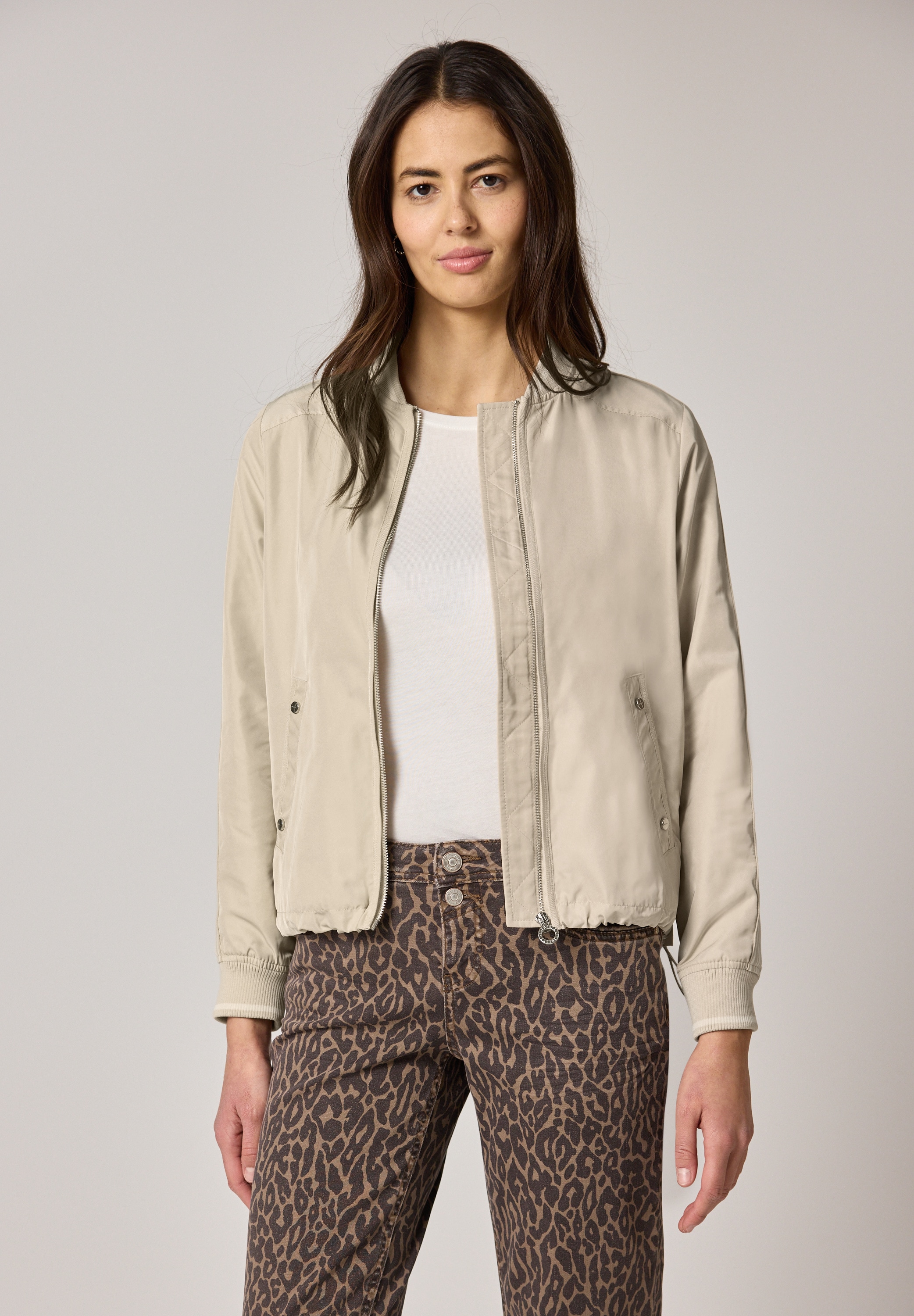STREET ONE Damen Blousoncotton beige, Gr. 42, unifarben, Stoff, Obermaterial: 100% Polyester; Futter: 100% Polyester, Jacken, mit Rundhalsausschnitt