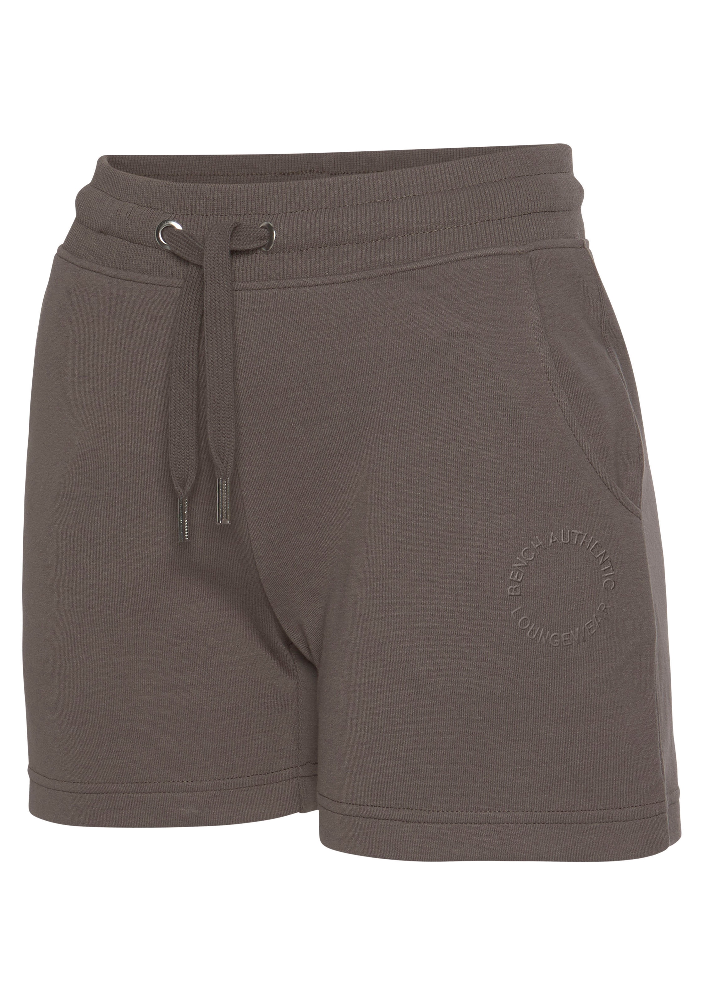 Bench. Loungewear Sweatshorts »mit Logostickerei«, und seitlichen Taschen, Loungeanzug