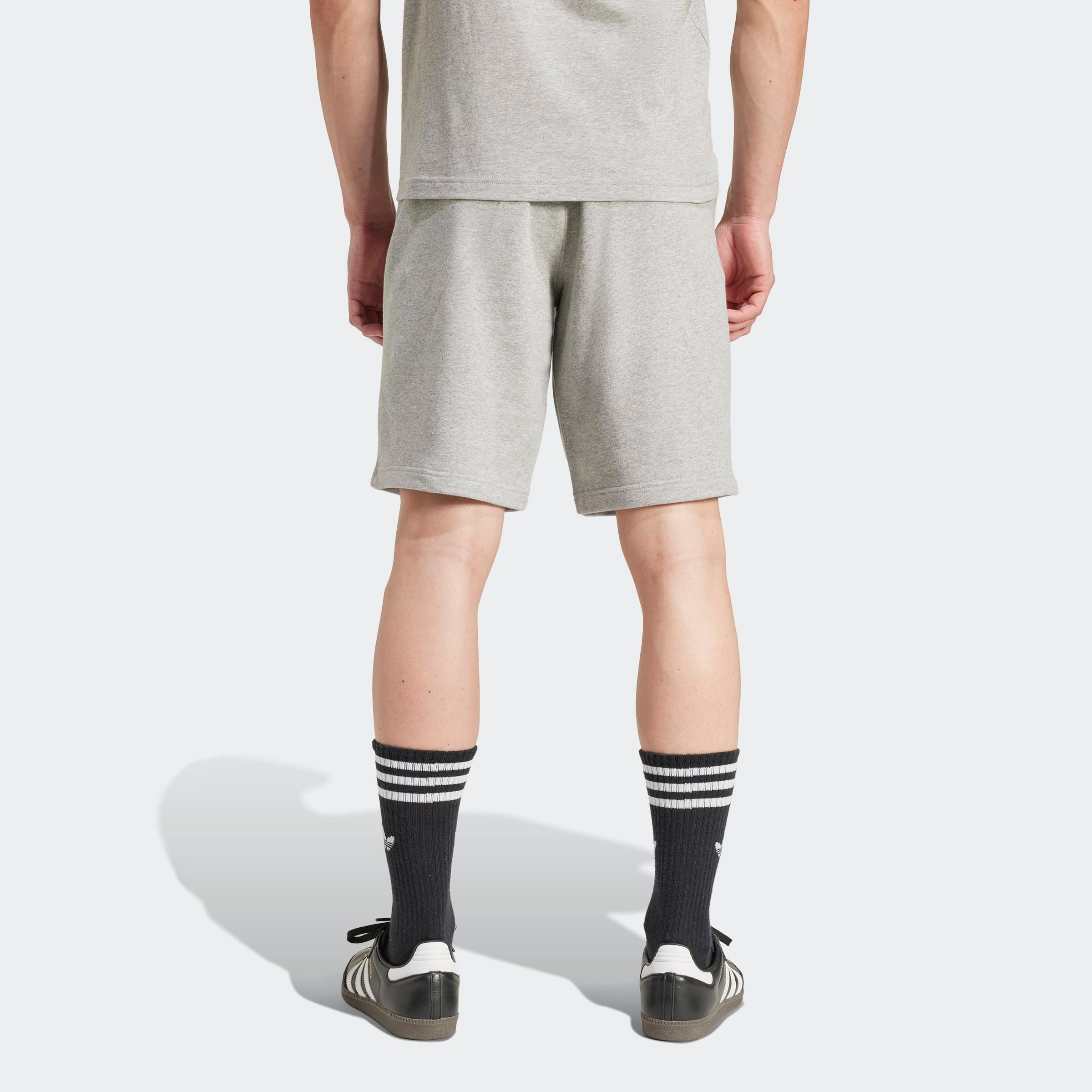 adidas Originals Shorts »ESS SHO«, (1 tlg.), Essential Sweat Shorts mit Logo, aus weichem French-Terry Material