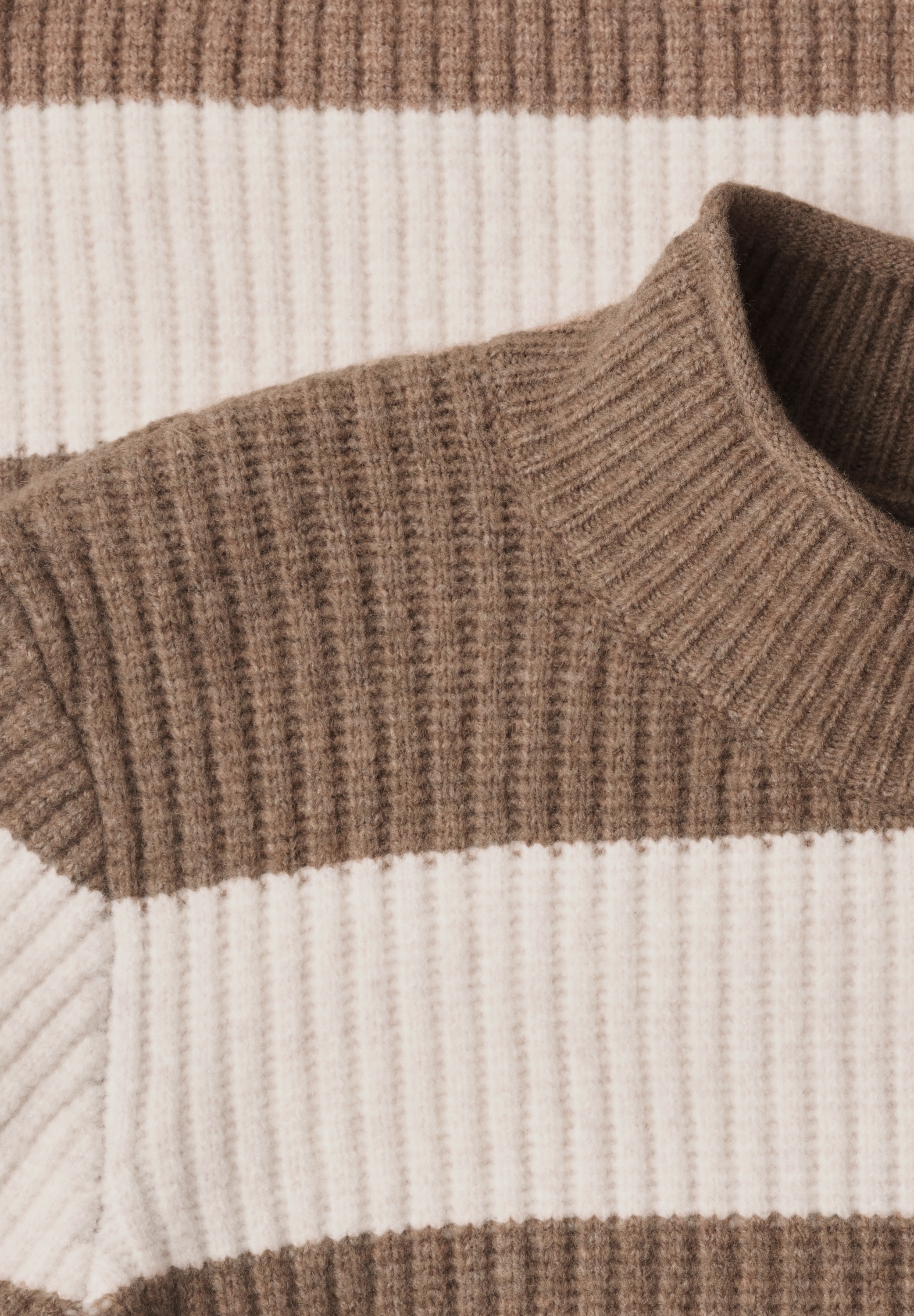 Cecil Stehkragenpullover mit Streifenmuster