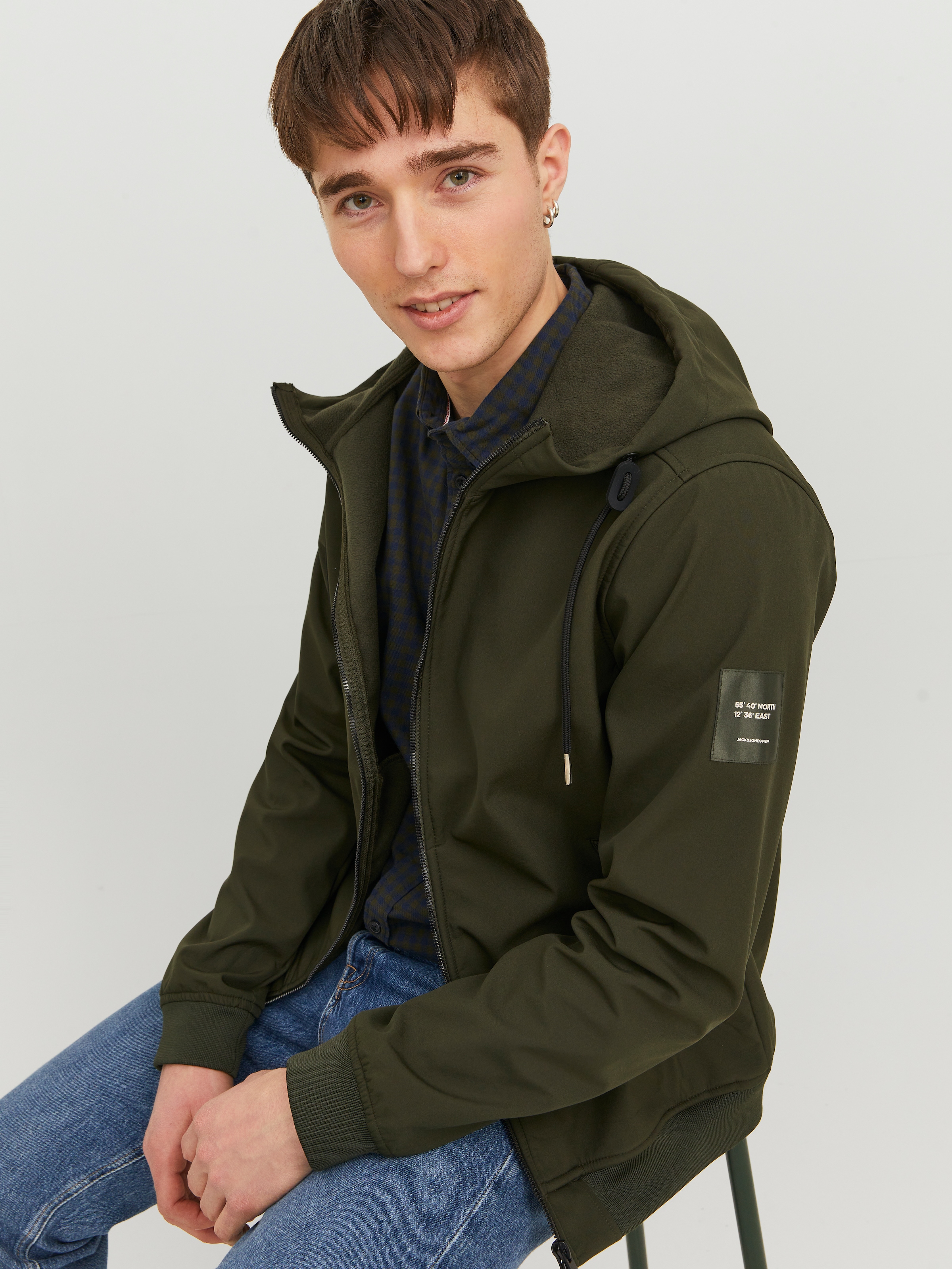 Jack & Jones Softshelljacke »JJEBASIC mit wasserabweisender Funktion« mit Kapuze mit Kordelzug
