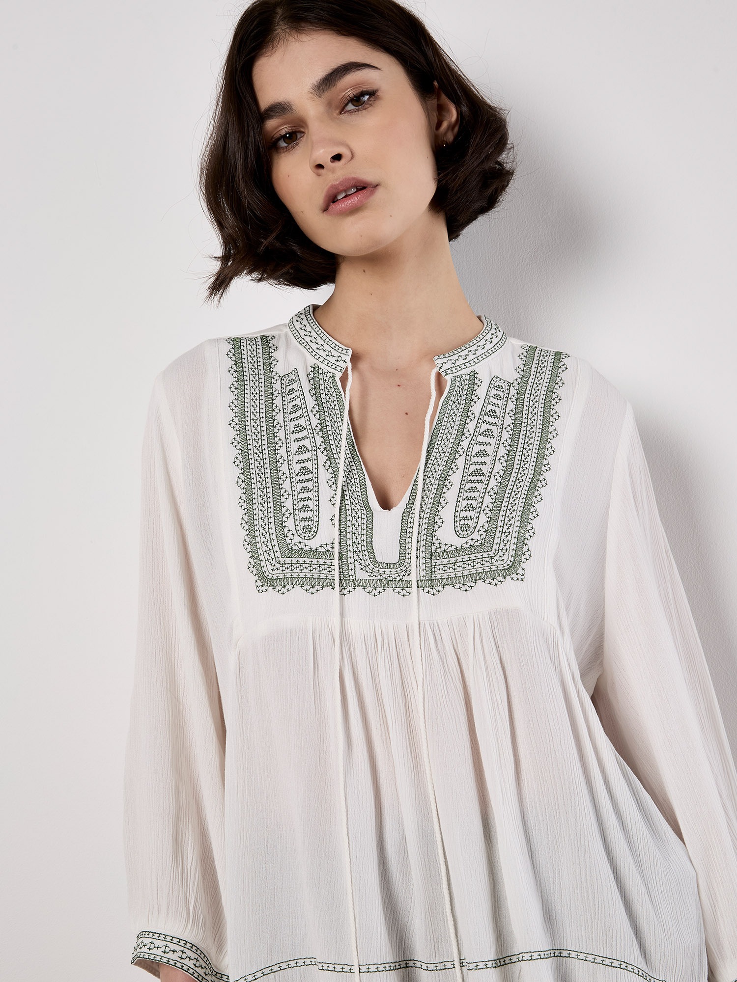 Apricot Klassische Bluse »Tassel Top« mit Stickerei