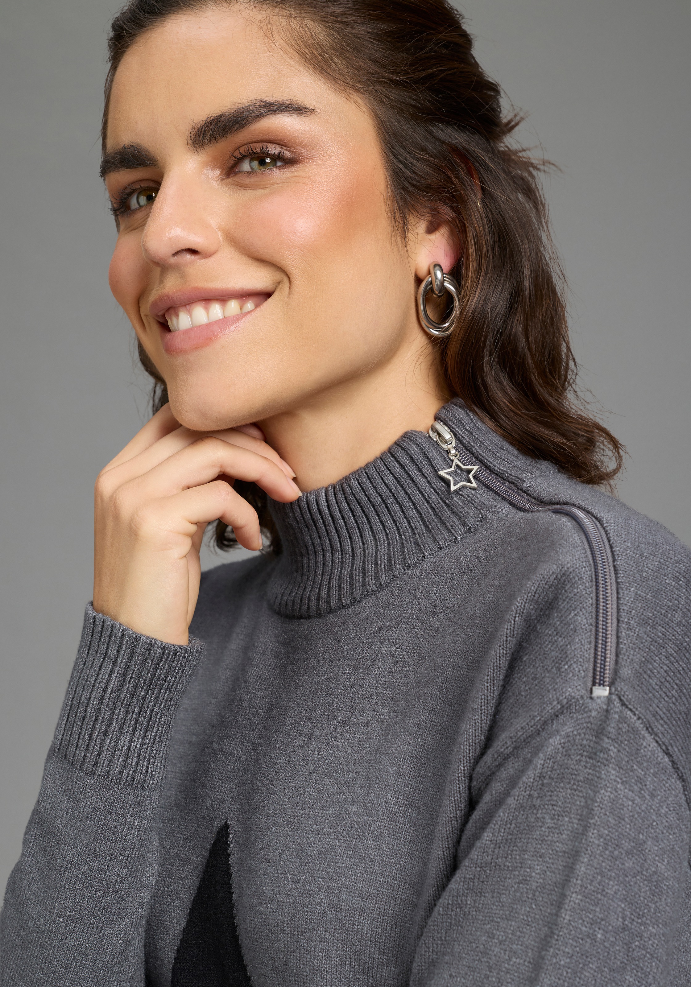 Laura Scott Strickpullover »mit Stehkragen und Reißverschluss, lässig geschnitten« mit Stern-Design