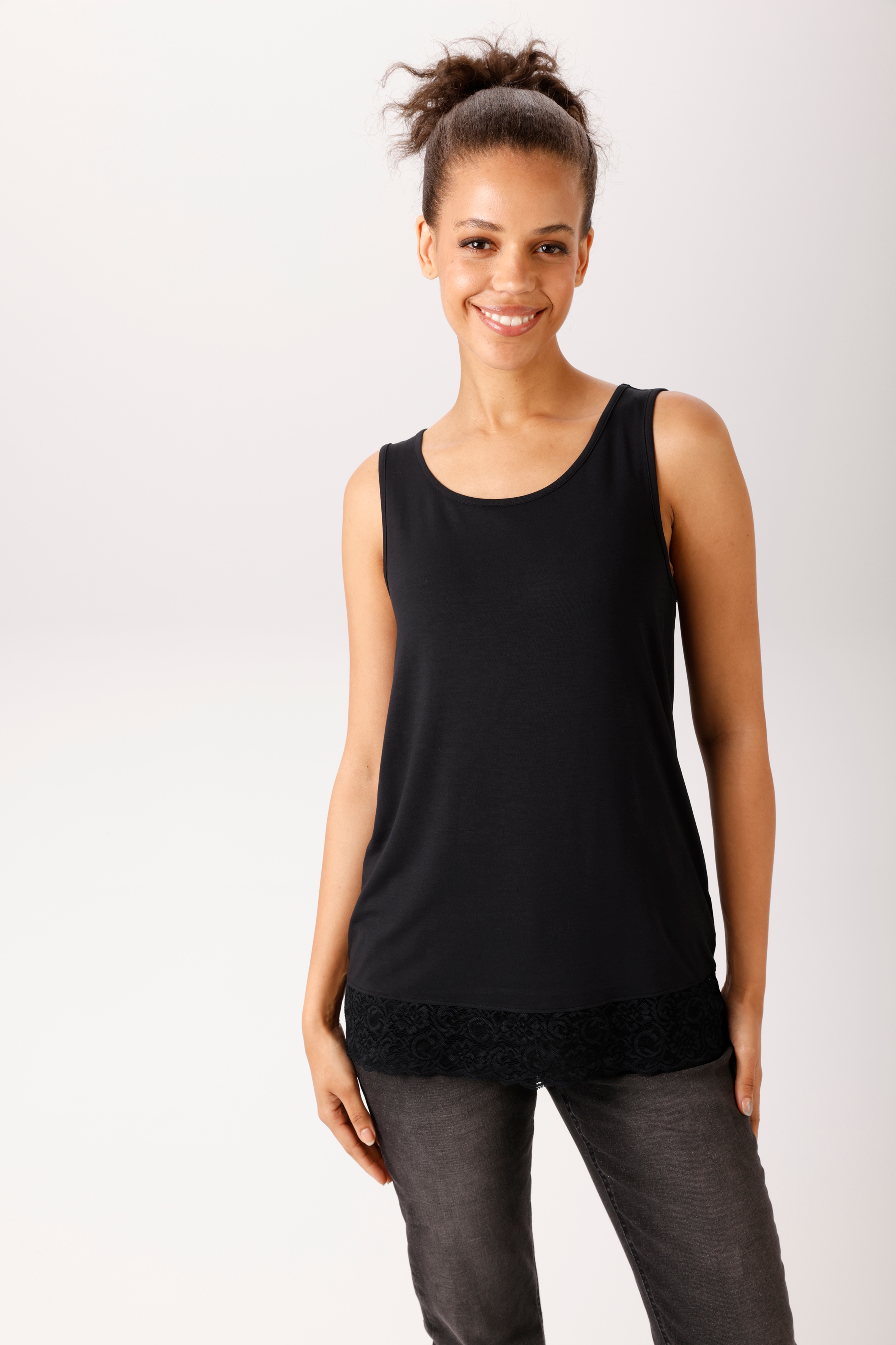 Aniston CASUAL Tanktop mit gewellter, elastischer Spitzenborte am Saum - NEUE KOLLEKTION