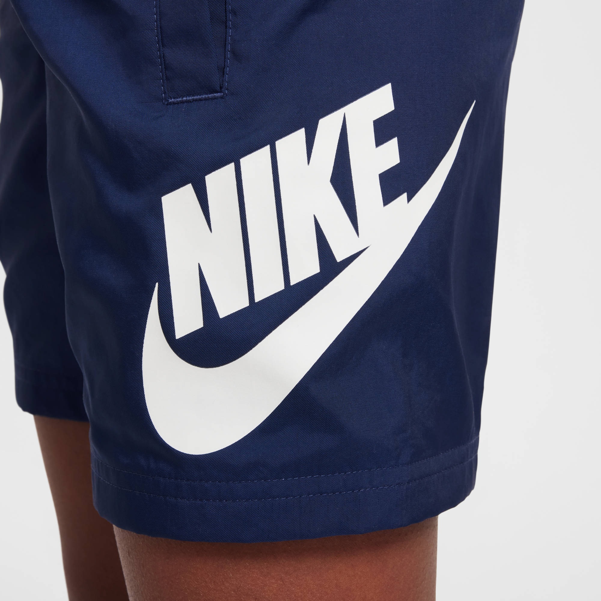 Nike Sportswear Trainingsshorts »K NSW CLUB WVN SHORT 6IN HBR«  für Kinder und Jugendliche, sportlicher Stil, ohne Verschluss