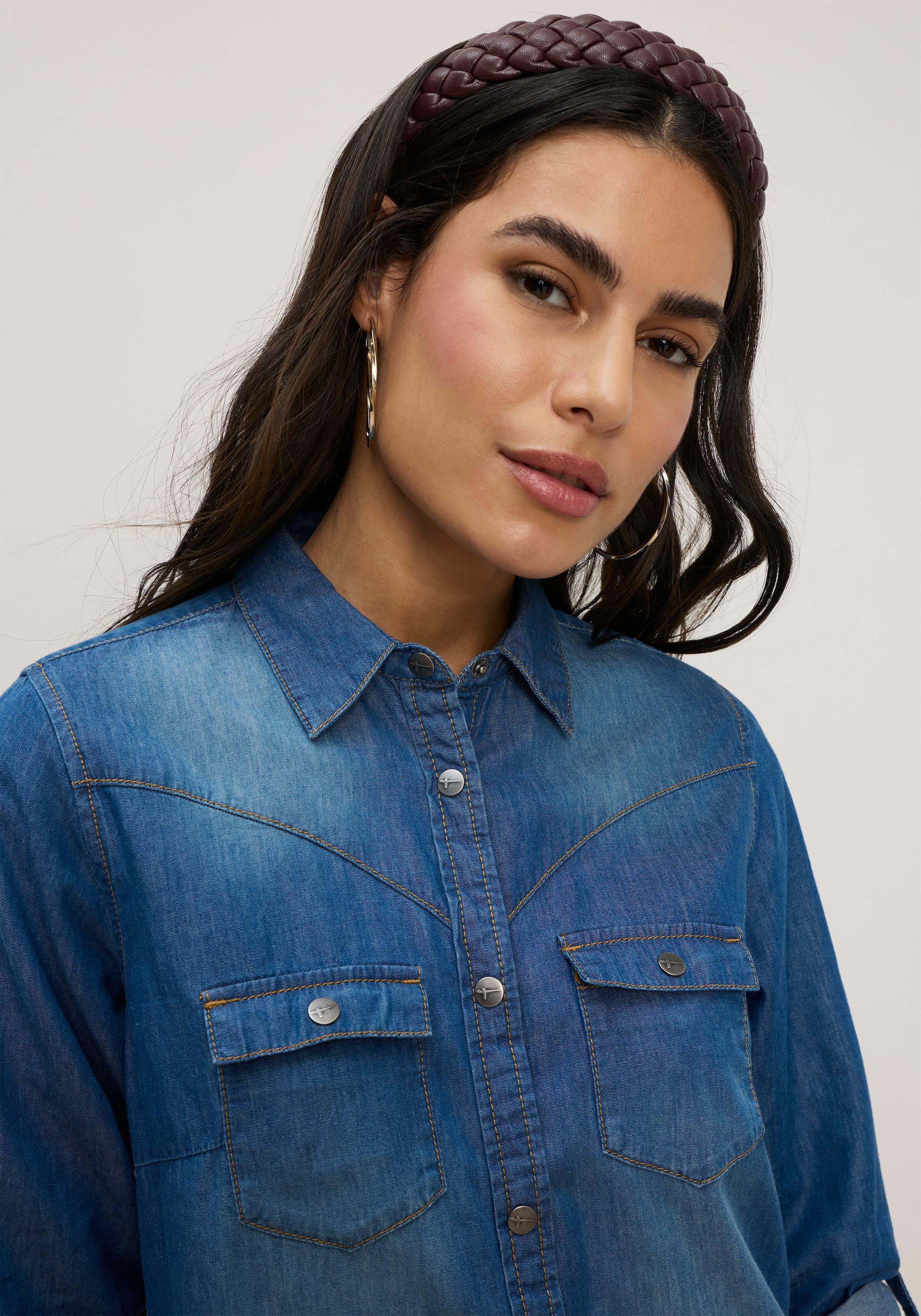 Tamaris Jeansbluse »mit praktischen Details, hohem Tragekomfort« mit Hemdblusenkragen, Regular Fit, unifarben