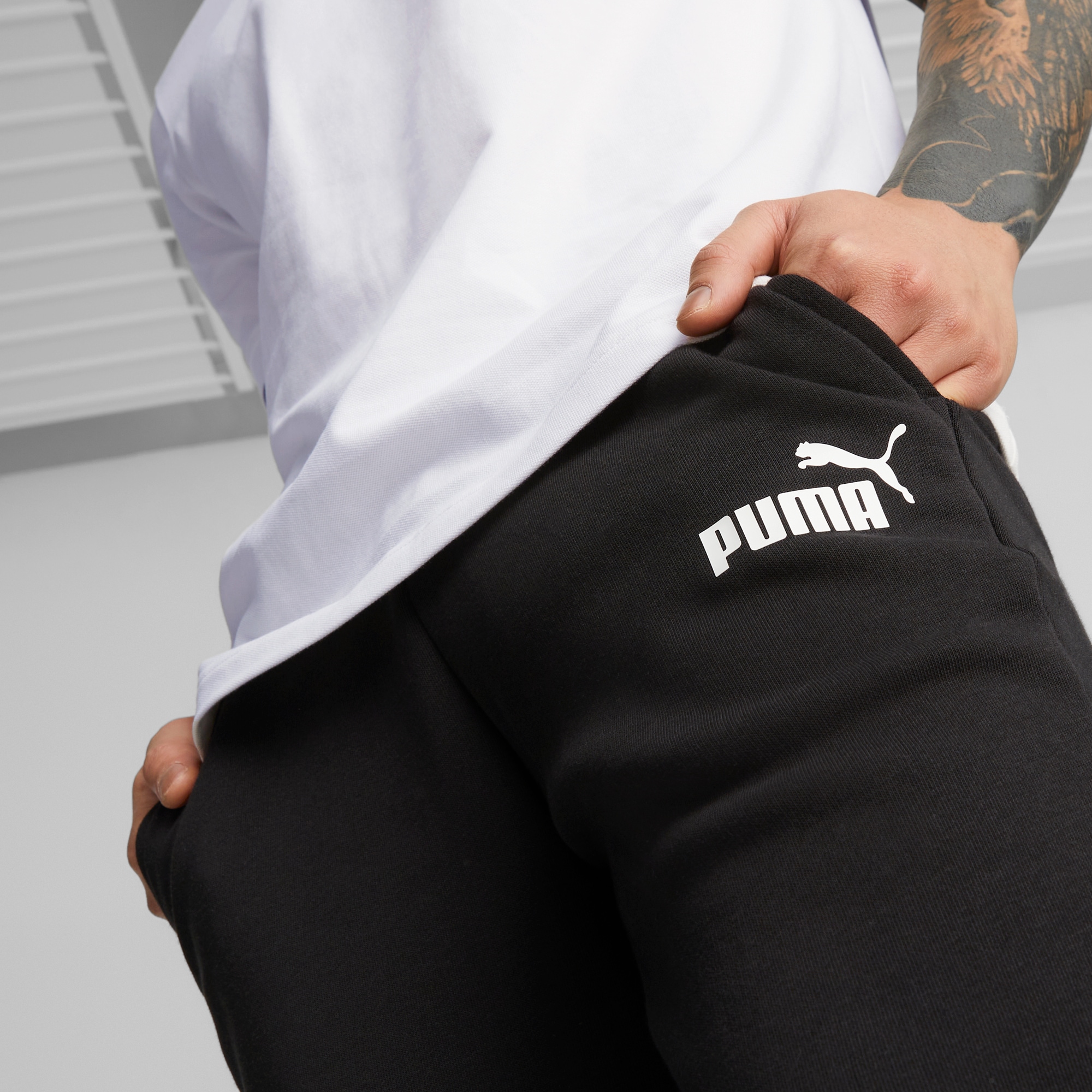 PUMA Trainingshose »ESS LOGO PANTS TR CL«, Jogginghose, French Terry Qualität