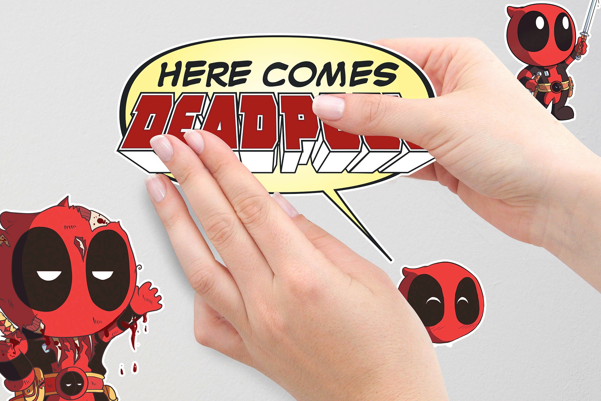 Thumbnail - Komar Wandtattoo "Deadpool Cute - Größe 50 x 70 cm" selbstklebend, Wandsticker, Kinderzimmer
