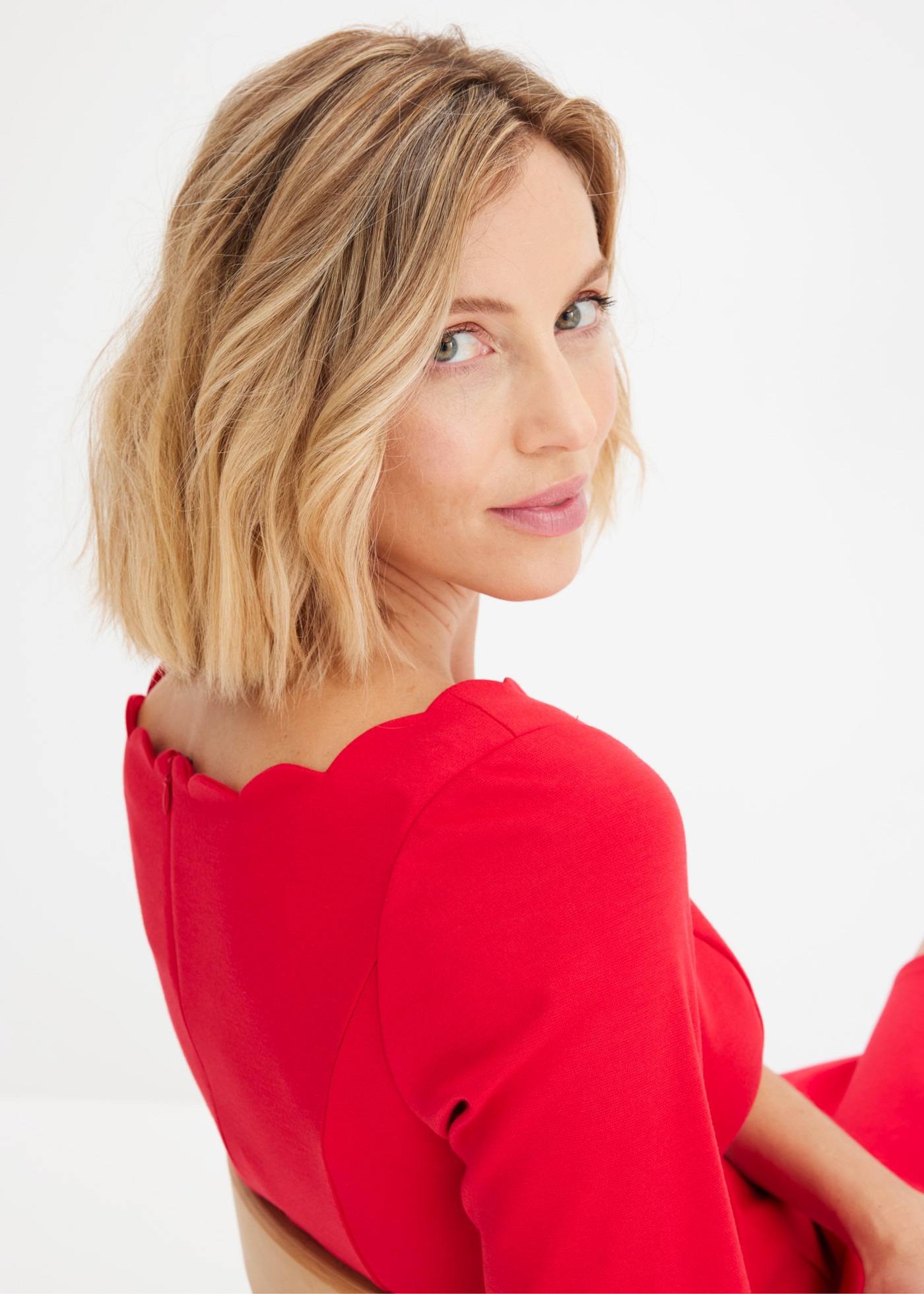 bonprix Etuikleid taillierte Passform, aus Polyester, Viskose und Elasthan