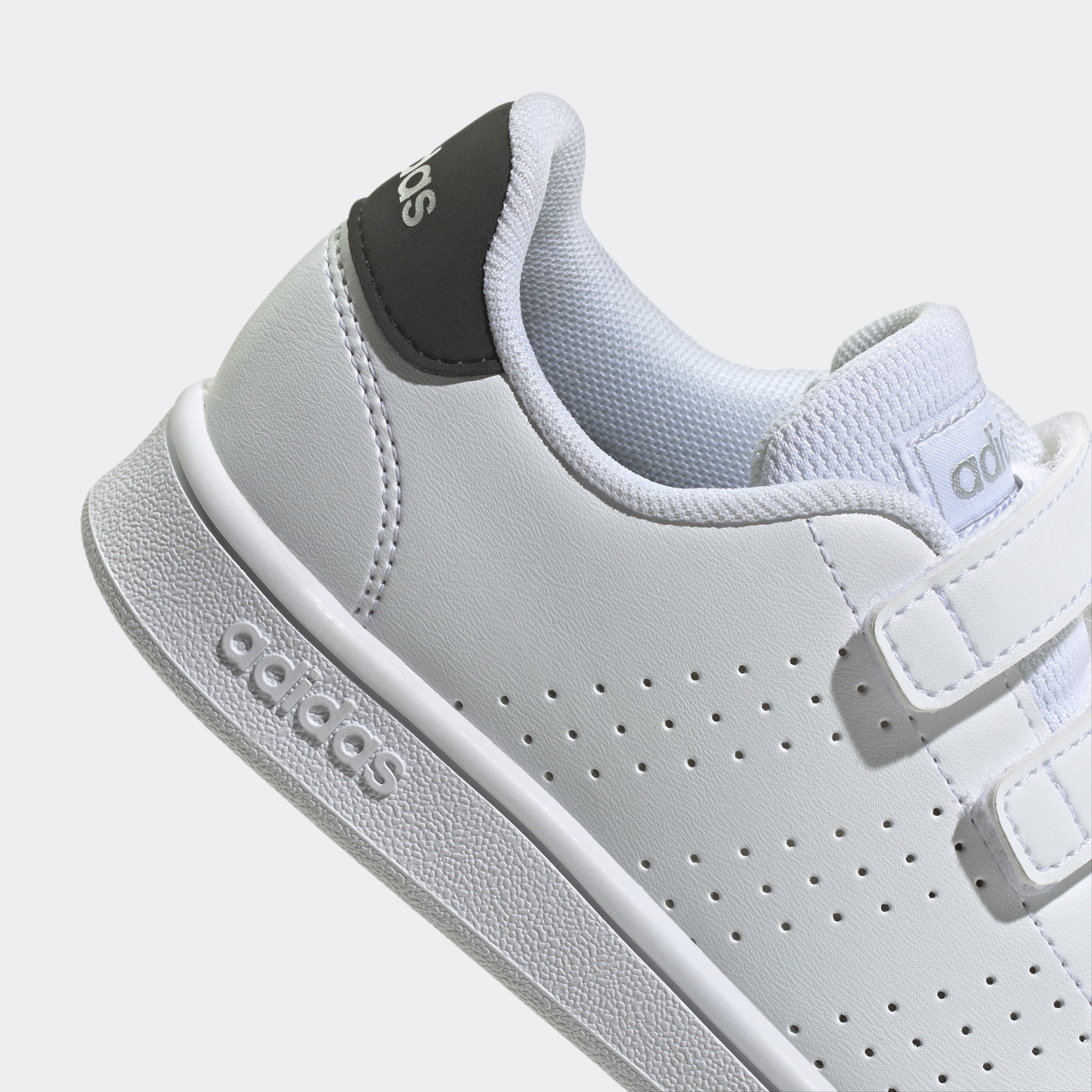 den Sportswear adidas adidas HOOK-AND-LOOP«, auf »ADVANTAGE Smith BAUR Spuren Sneaker ▷ des | Stan LIFESTYLE Design für COURT
