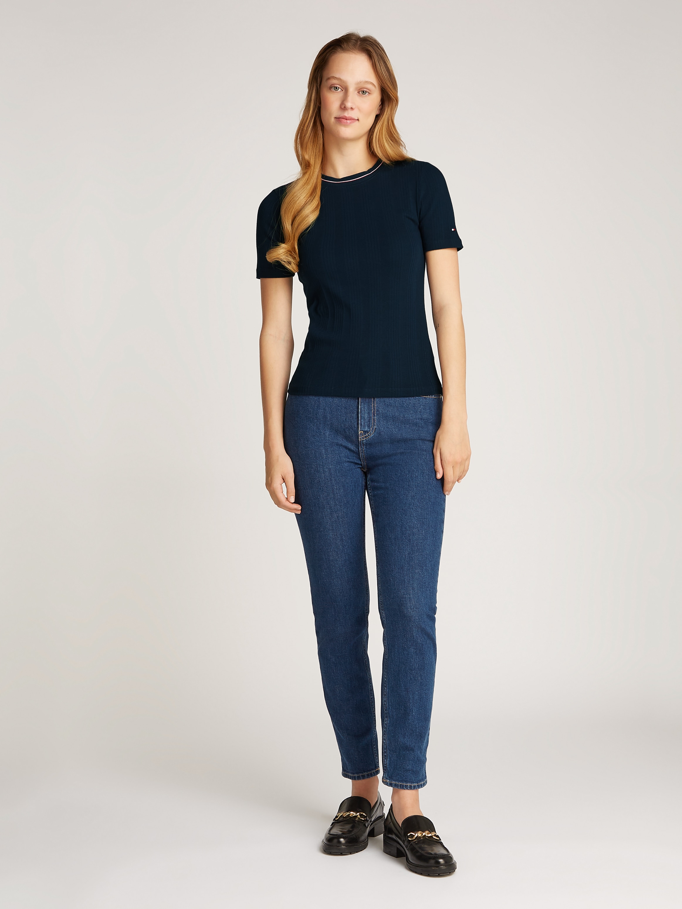 Tommy Hilfiger T-Shirt »RWB SLIM TEE SS C-NK«, mit Kontrast-Details, Struktur