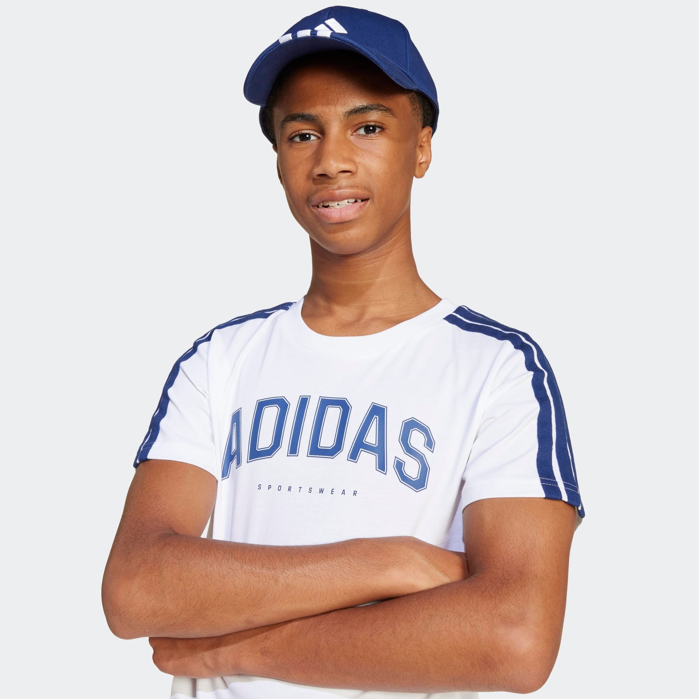 adidas Sportswear T-Shirt »J C COLLEG TEE« mit auffälliger Grafik, bequeme Passform, aus Baumwolle
