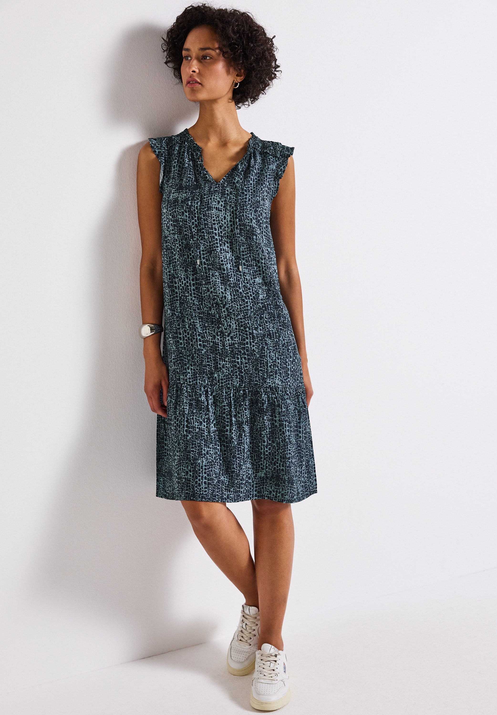 STREET ONE Minikleid, mit Volant-Details und grafischem Muster günstig online kaufen