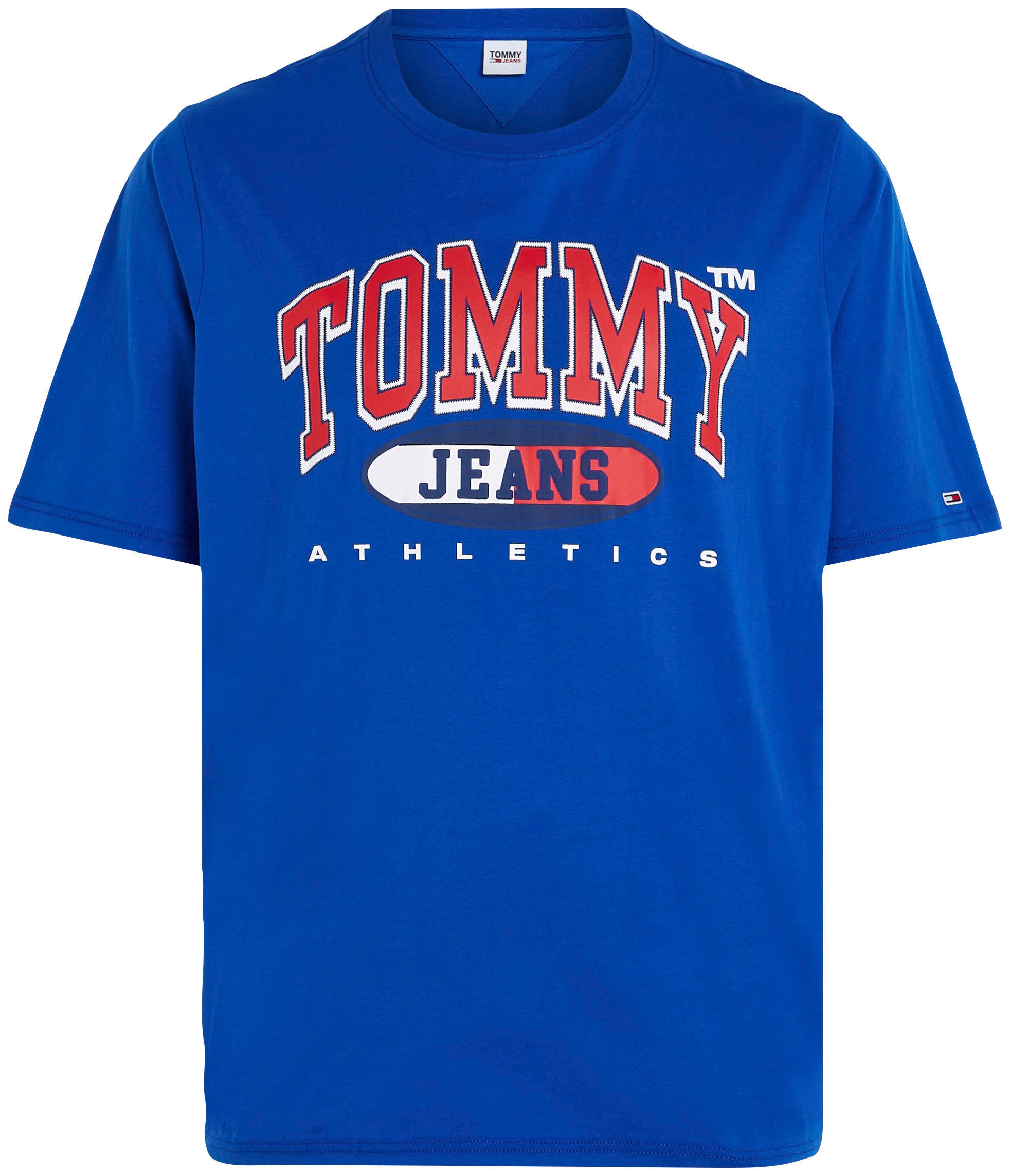 Tommy Jeans BAUR Print auf T-Shirt ESSENTIAL PLUS Plus kaufen »TJM TEE«, der | ▷ GRAPHIC Brust mit