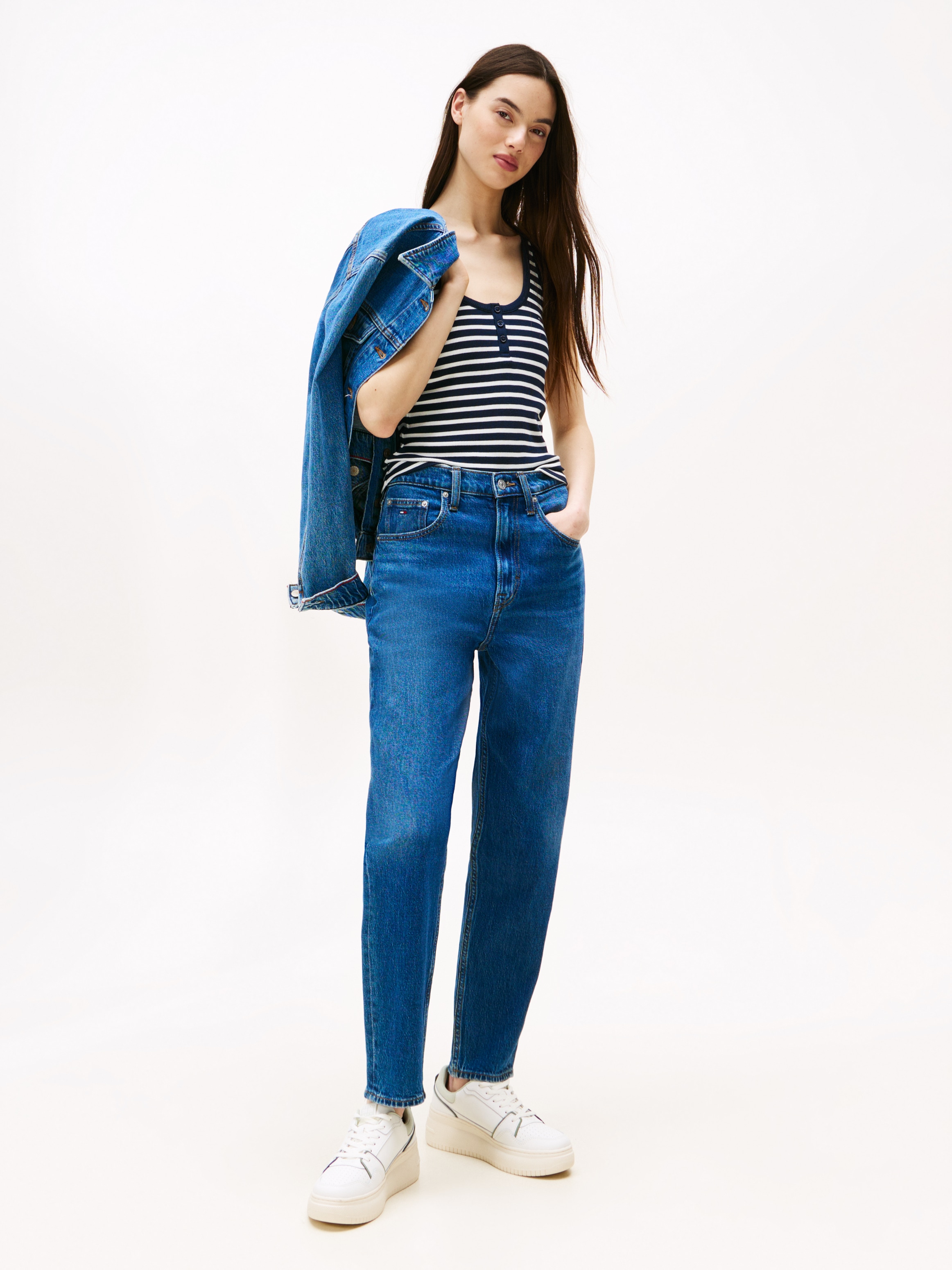Tommy Jeans Mom-Jeans »High waist - Mom-Jeans Tapered«, mit Logo-Stickereien