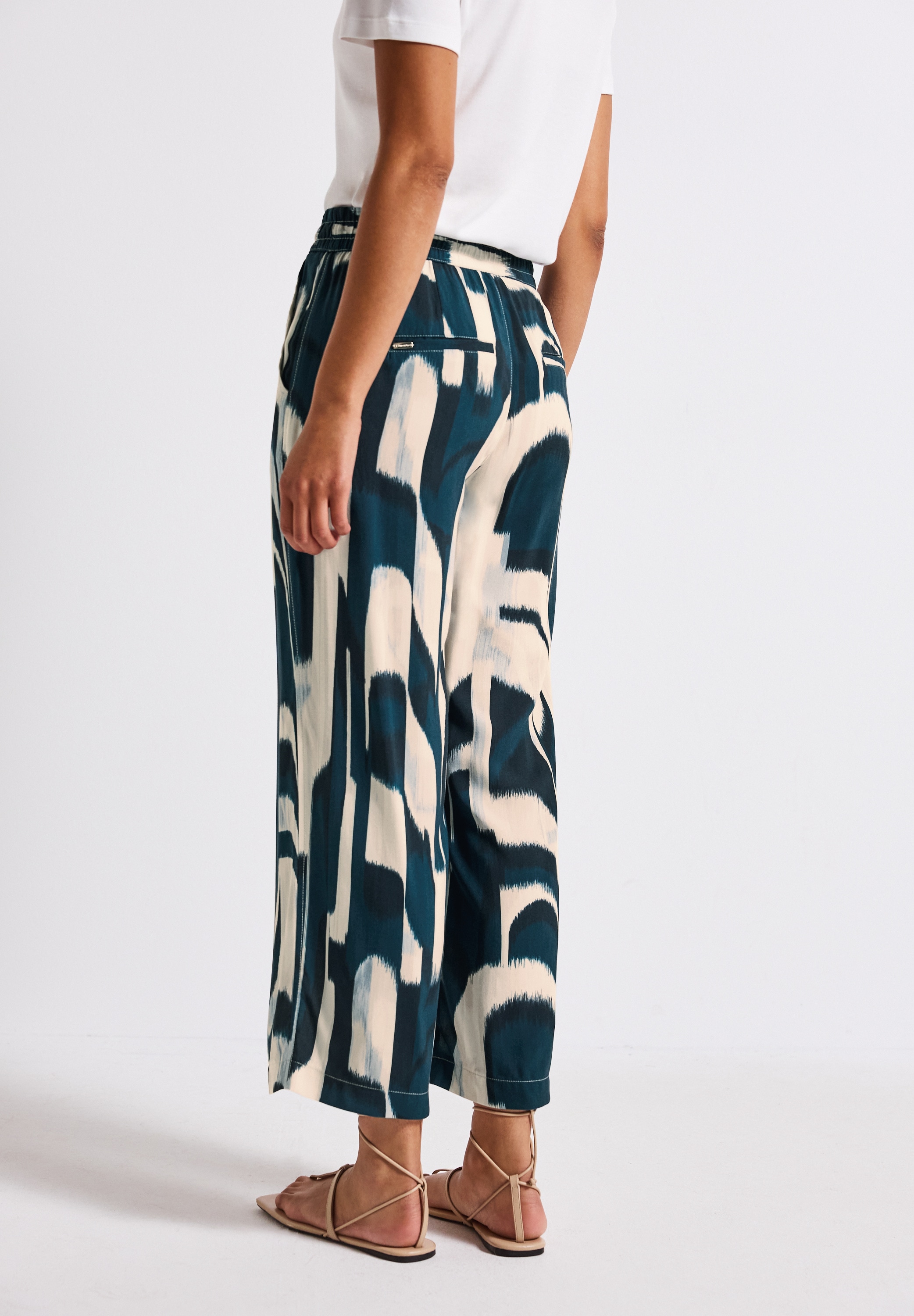 STREET ONE Stoffhose »Style Emee«, mit elastischem Bund und Tunnelzug, mit grafischem Muster