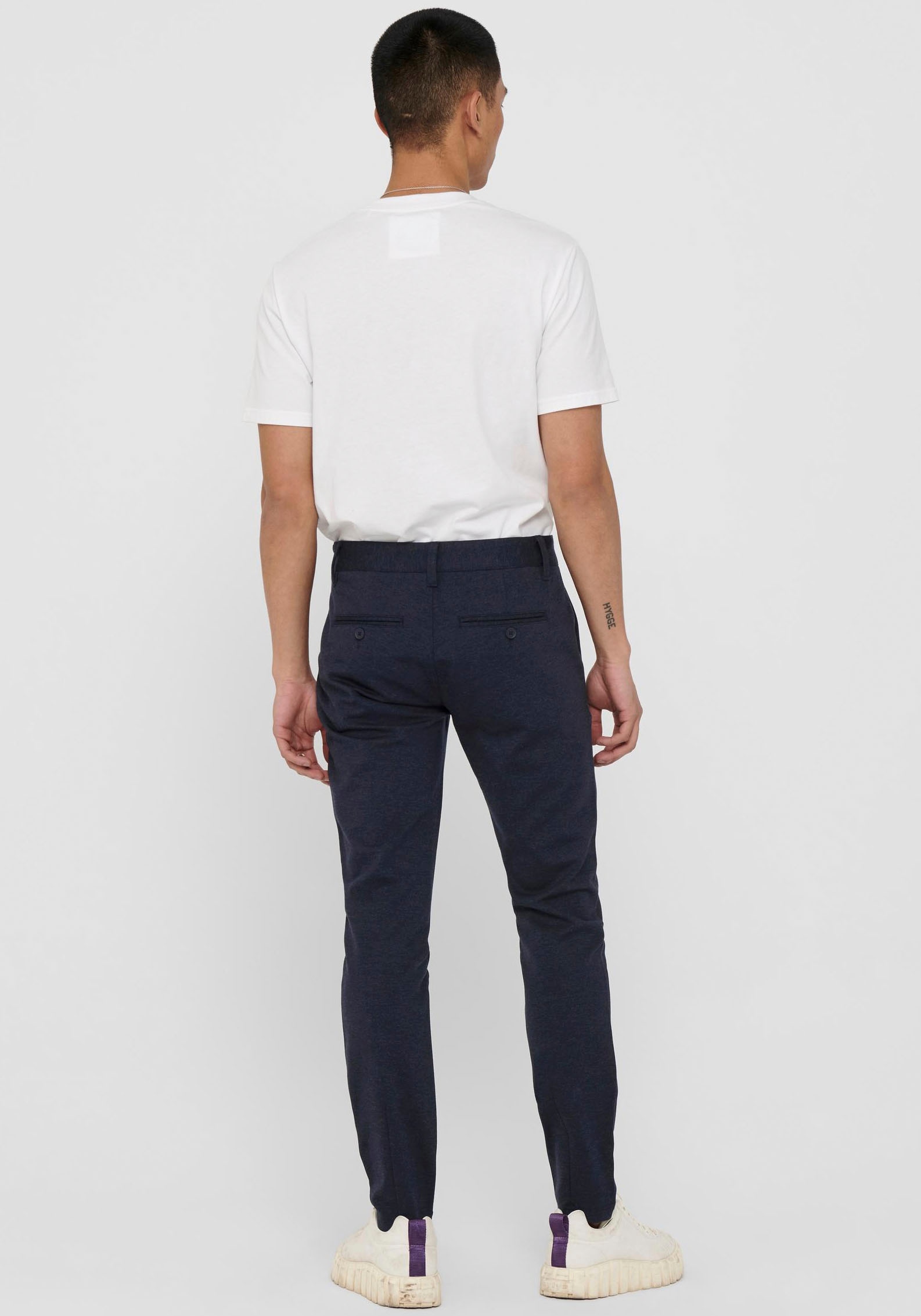 ONLY & SONS Chinohose, mit geschlossenen Gesäßtaschen