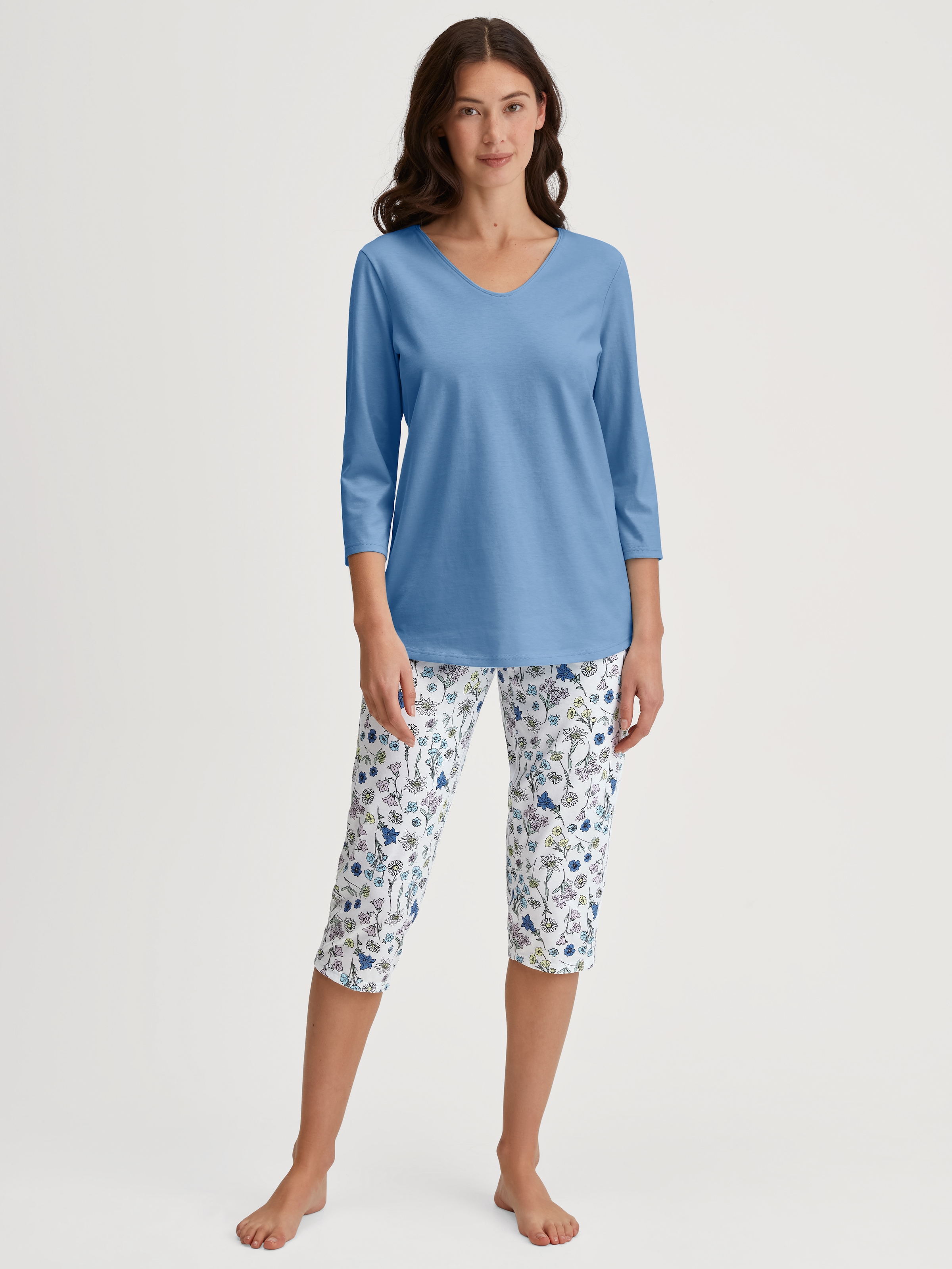 CALIDA Capri-Pyjama "Flower Nights", (2 tlg.), V-Ausschnitt, Baumwolle, wei günstig online kaufen