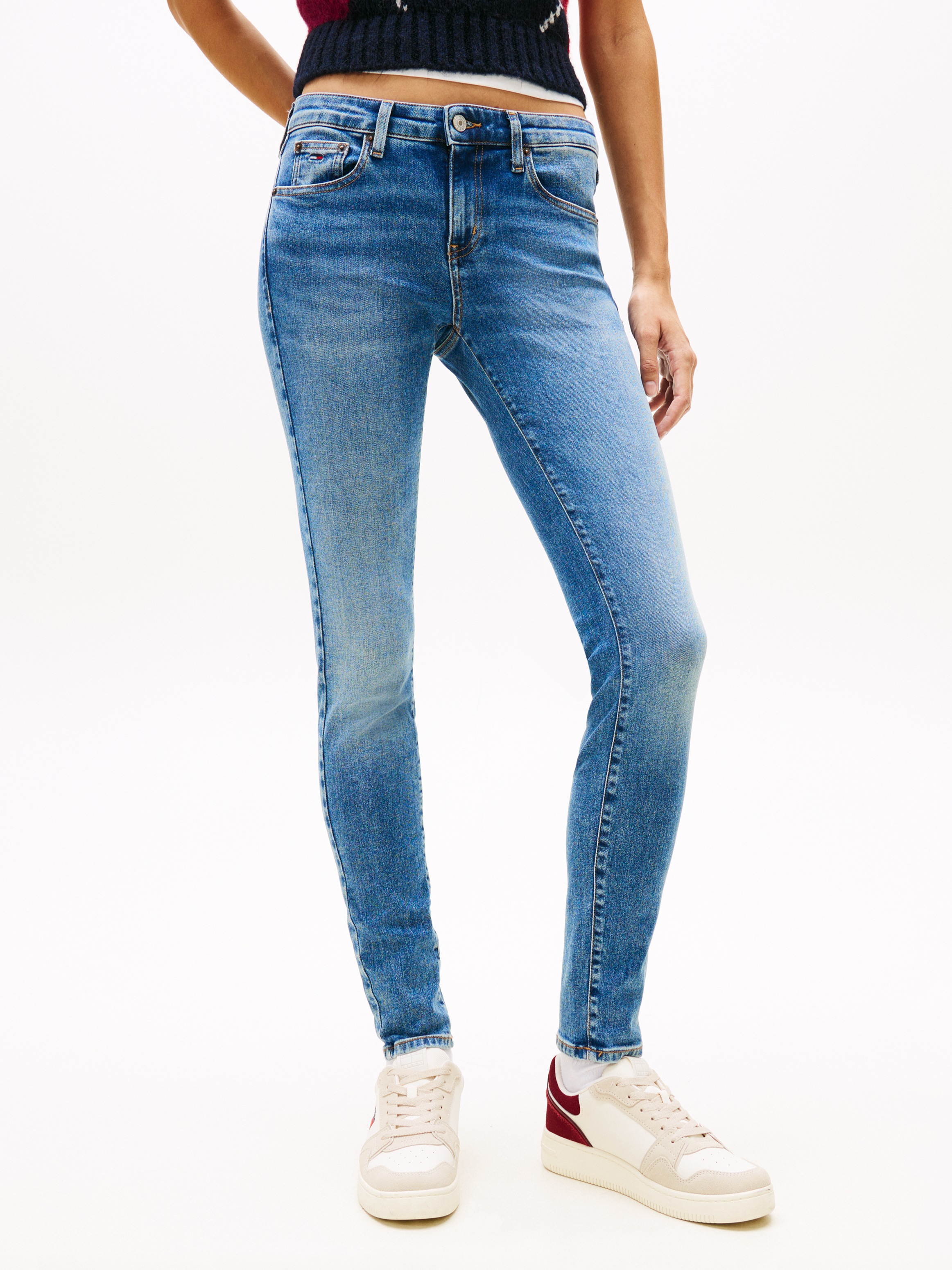 Tommy Jeans Skinny-fit-Jeans "SOPHIE LW SKN" mit Logo-Badge, in Knöchellänge