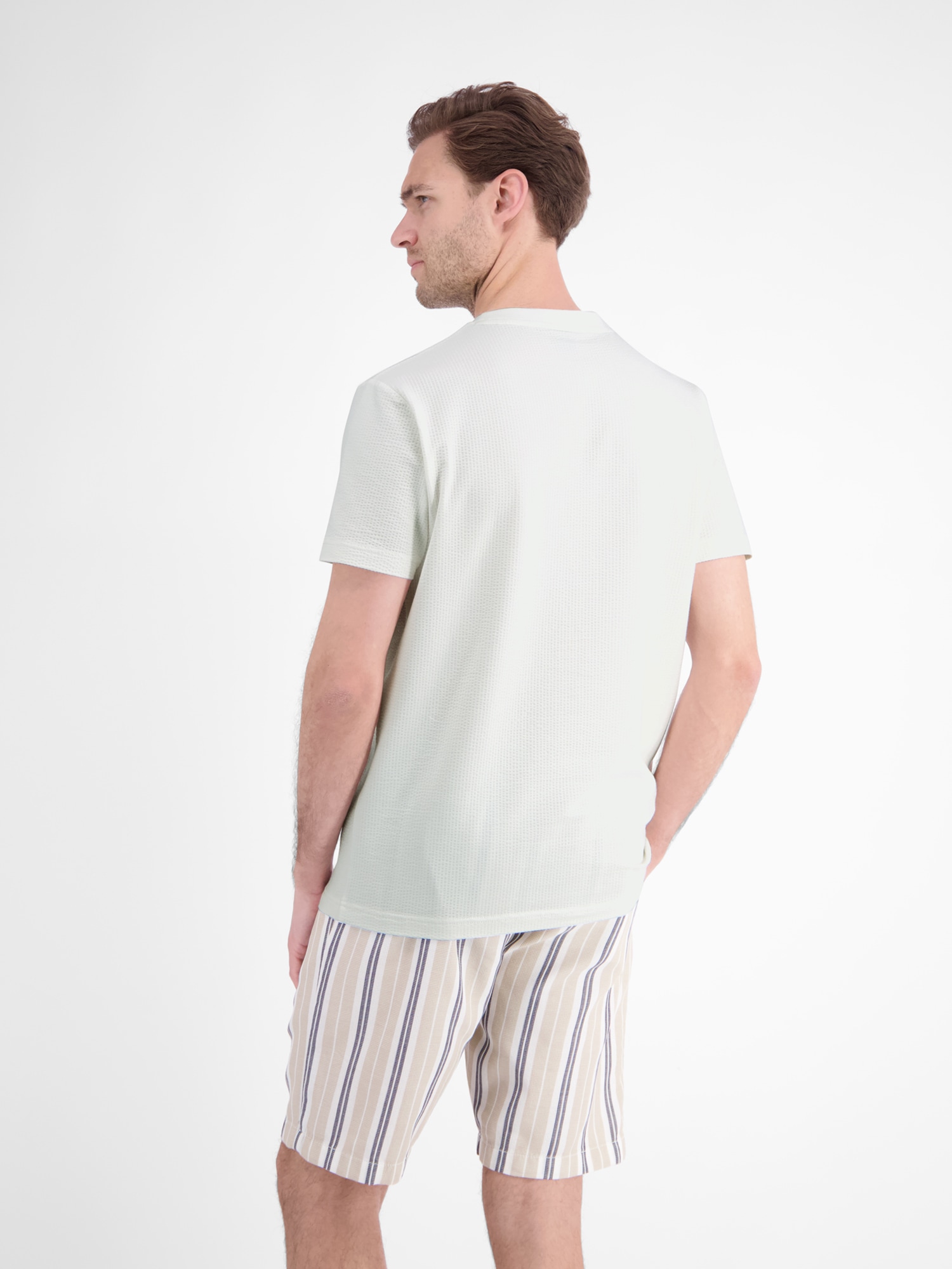 LERROS T-Shirt »T-Shirt in softer Seersucker-Qualität mit bequemem O-Neck«