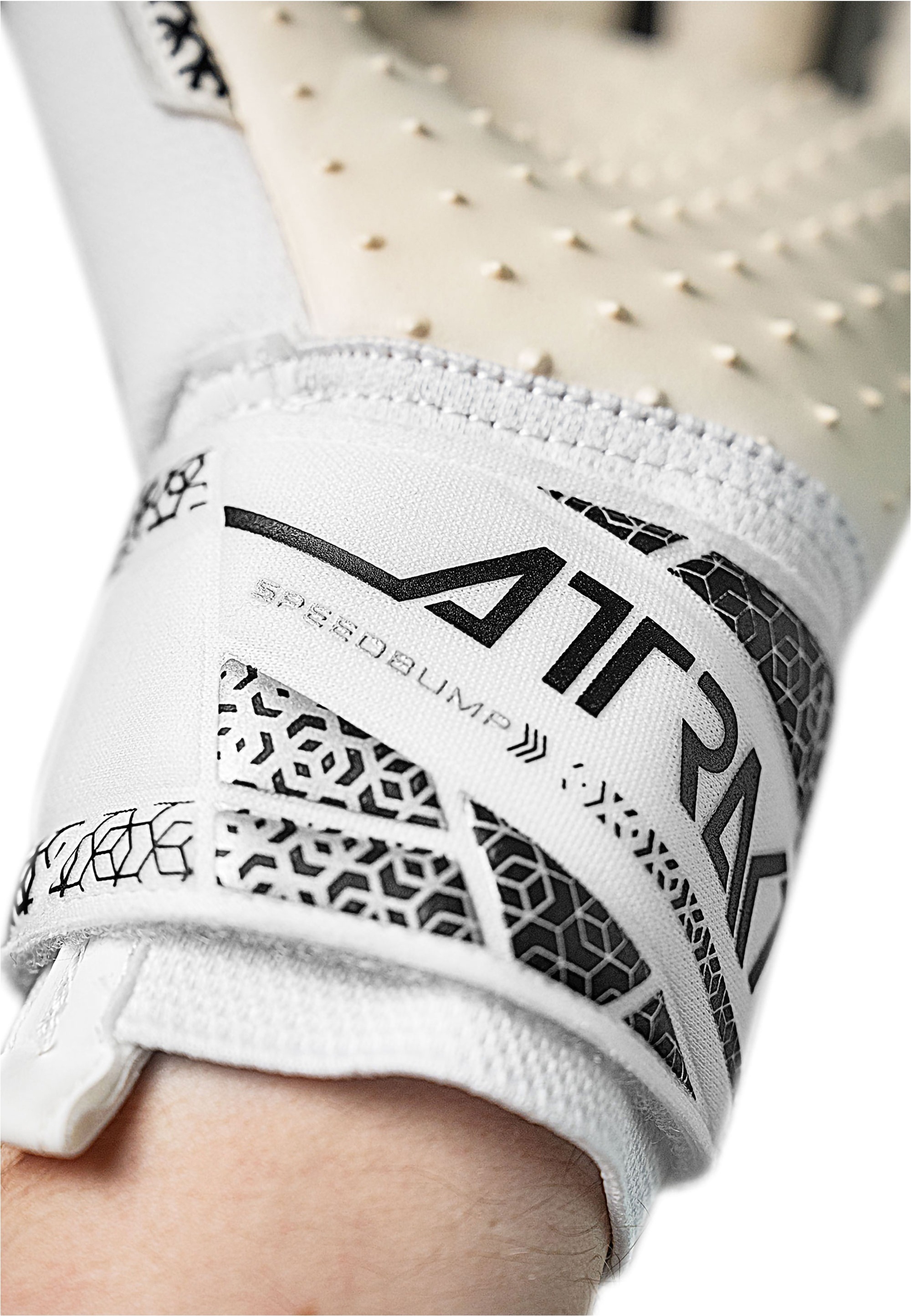 Reusch Torwarthandschuhe »Attrakt SpeedBump«, mit Evolution Negative Cut