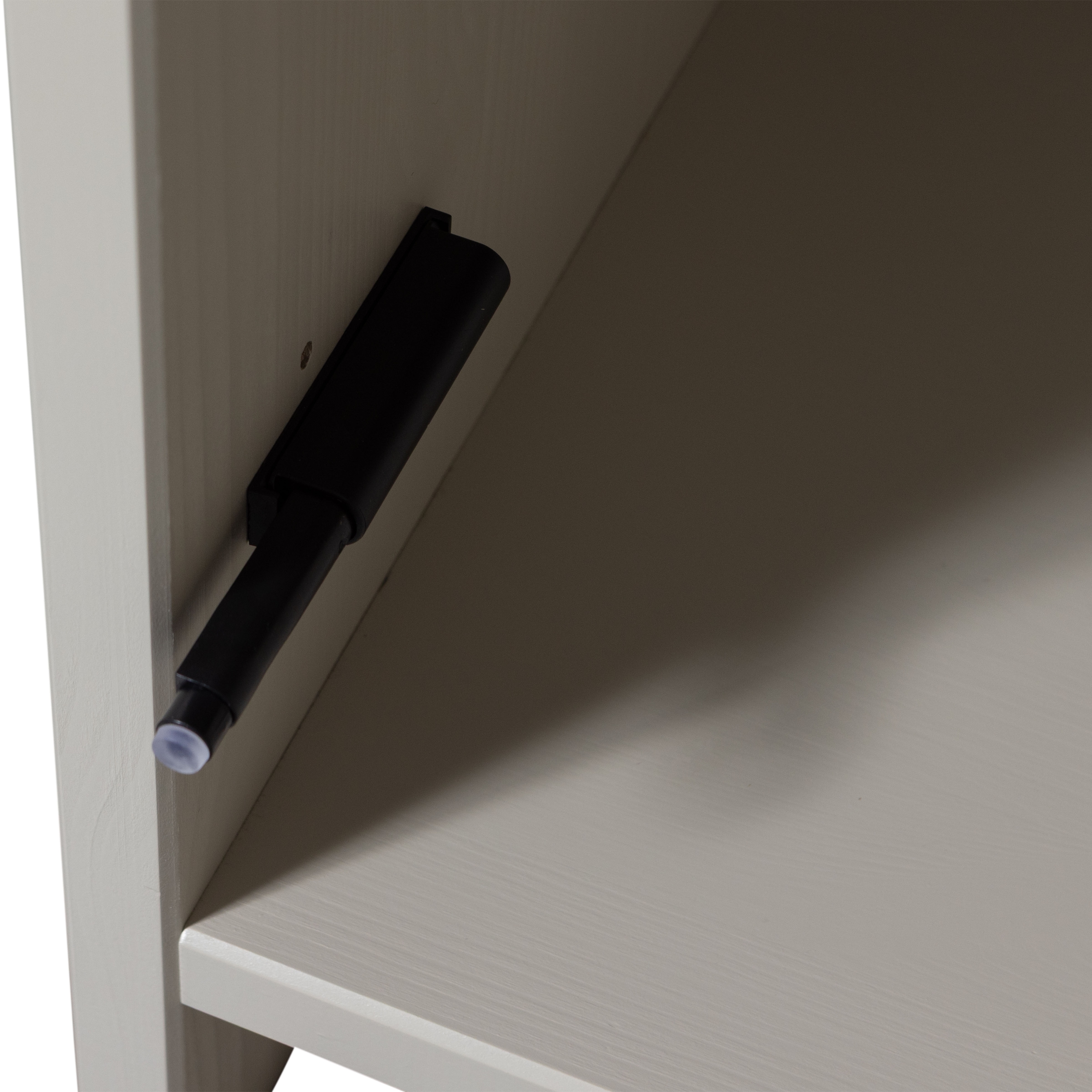 WOOOD Mehrzweckschrank »Meggy Kiefernholz Druckmechanismus, sichtbare Maserung 55x40x215 cm« Tragkraft 10 kg pro Boden, Tür beidseitig montierbar