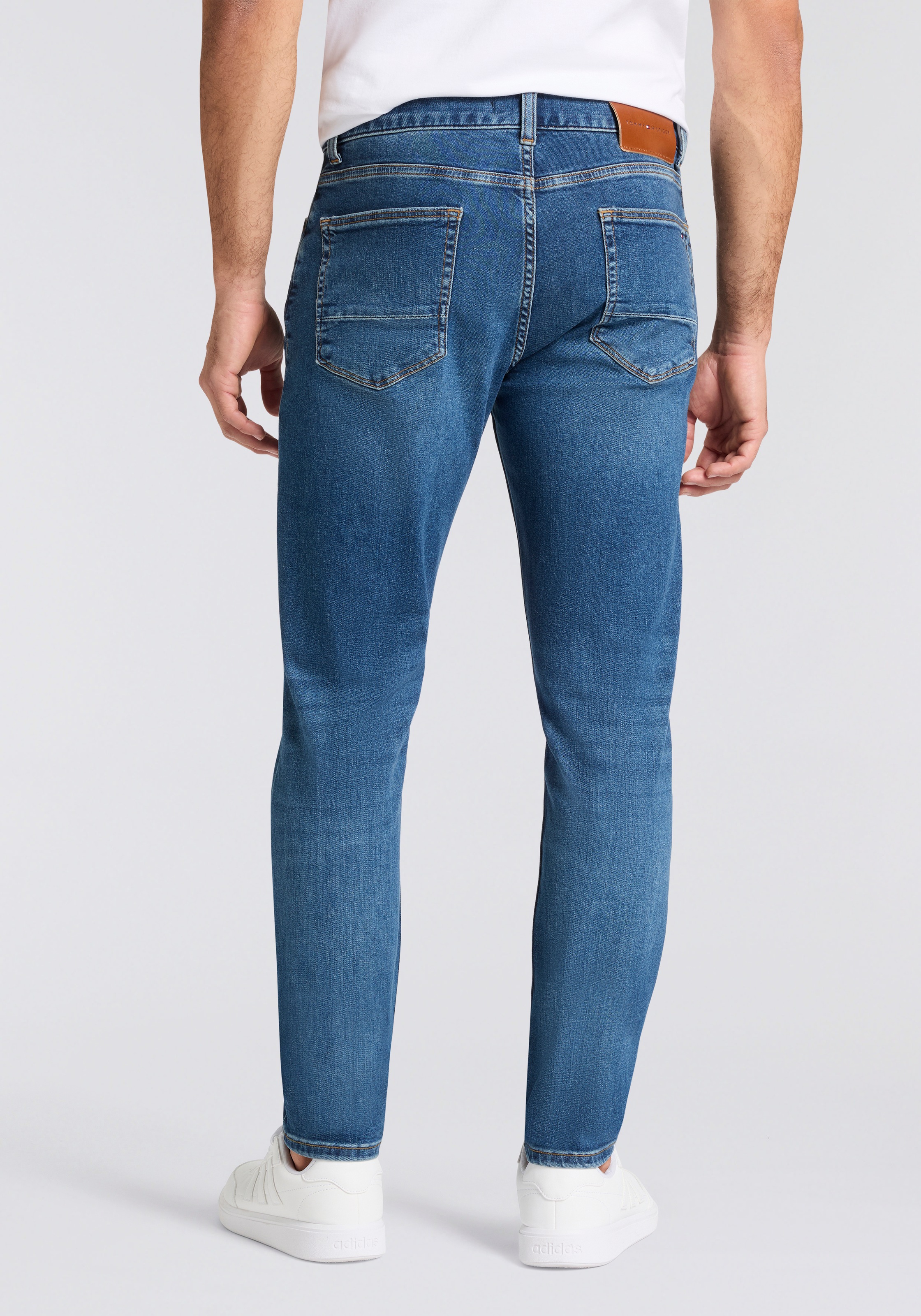 Tommy Hilfiger Slim-fit-Jeans "CORE BLEECKER" mit dezenter Waschung günstig online kaufen
