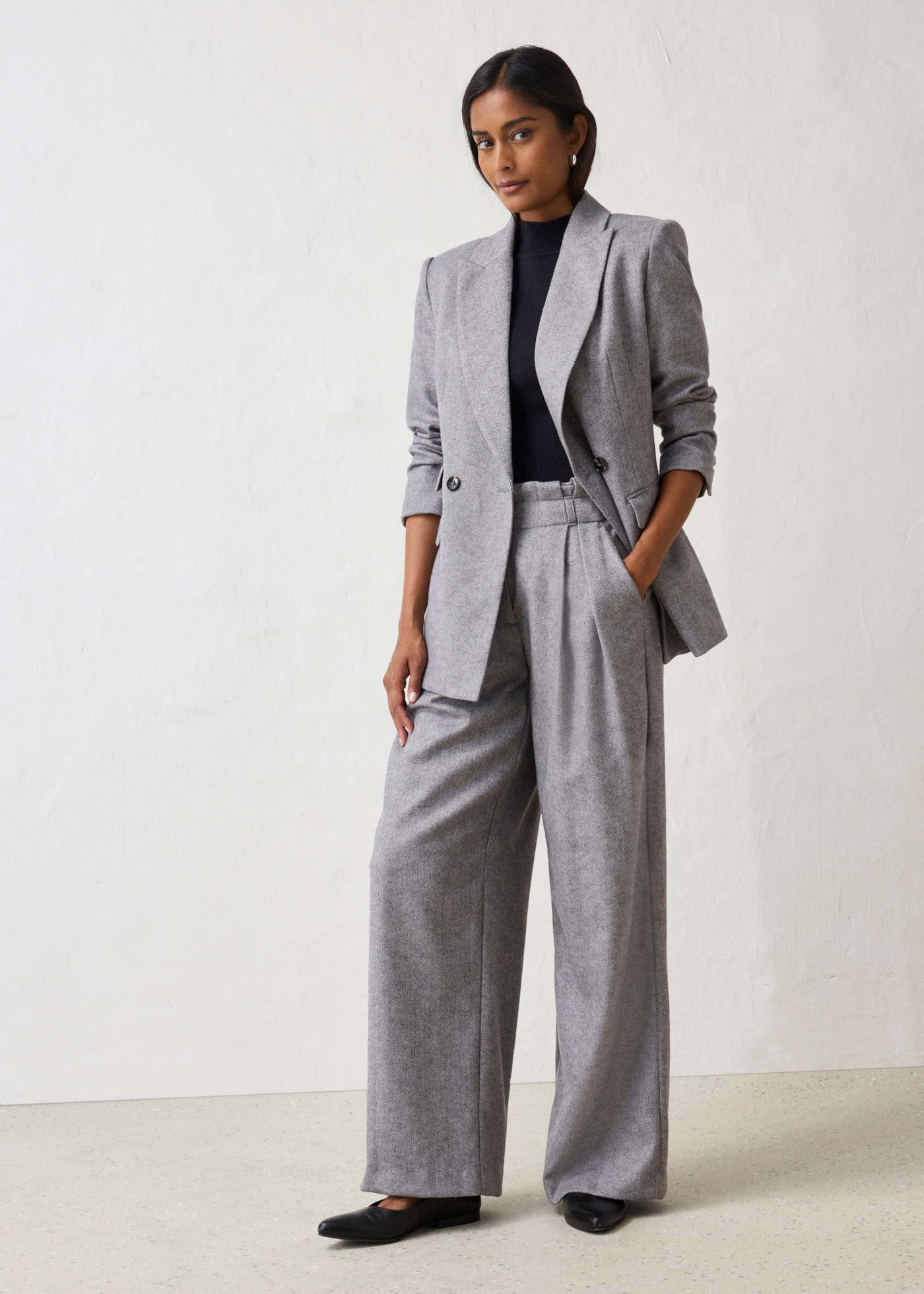 bonprix Bundfaltenhose  mit Wollanteil, weiche, weite Ausführung, Loose Fit, eleganter Stil