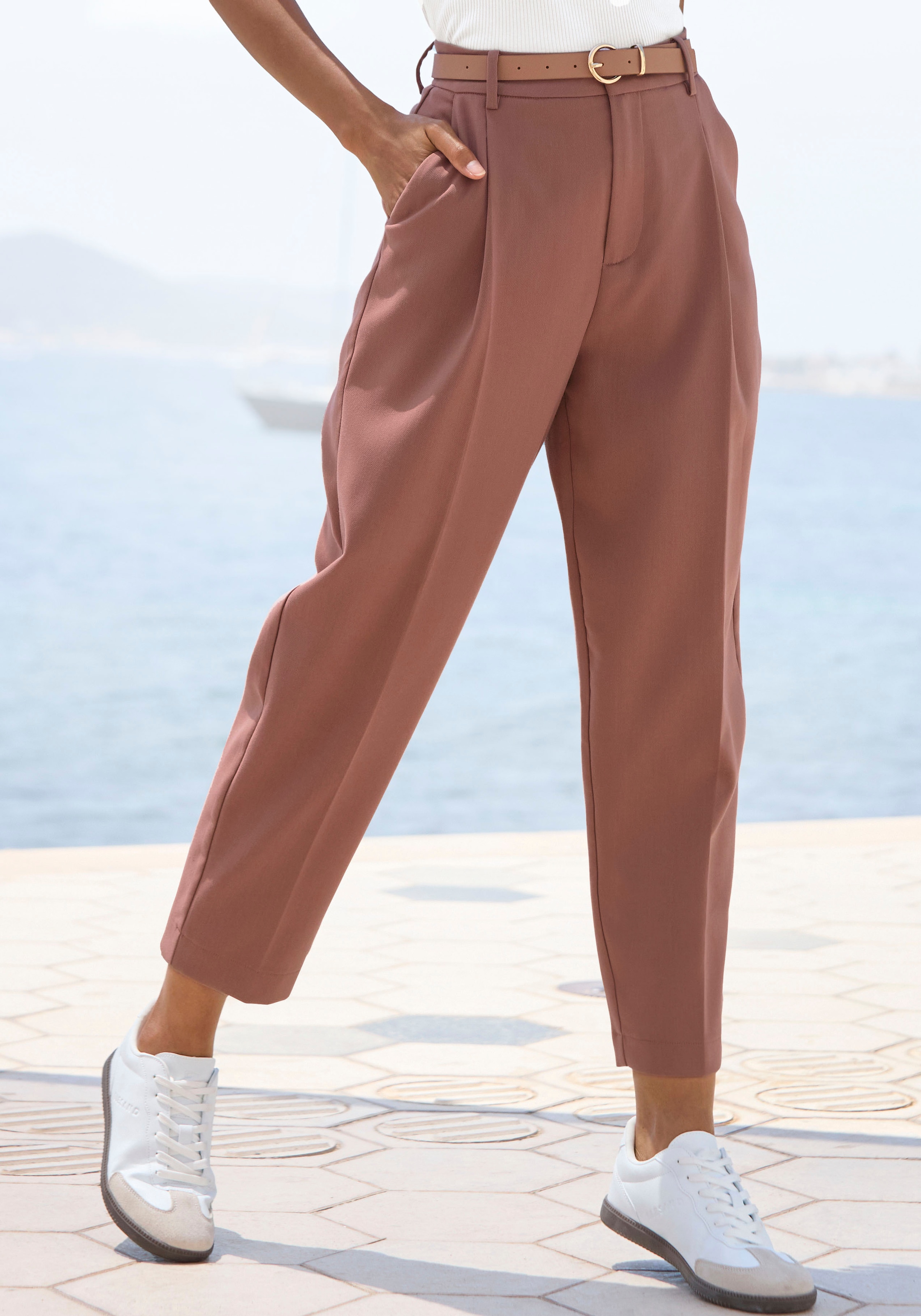 LASCANA Bundfaltenhose "mit schmalem Gürtel in Barrel Form" mit Gürtel, in modischer Barrel-Form, Businesshose, bequem