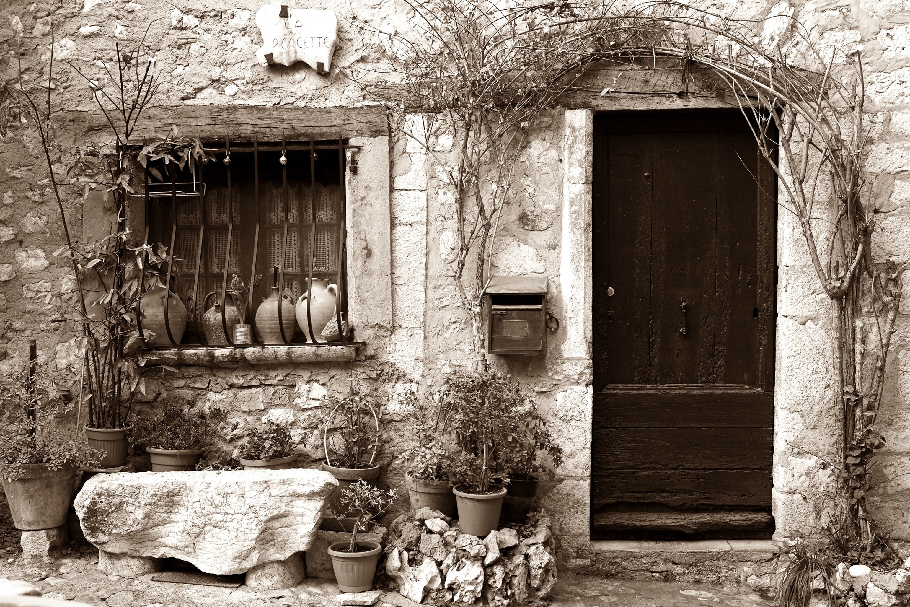 Papermoon Fototapete "Haus Sepia" im schwarz-weiß Motiv