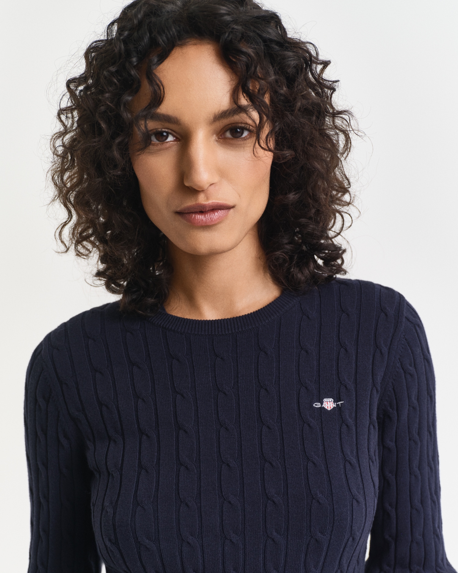 Gant Strickpullover »STRETCH COTTON CABLE C-NECK«, mit Logostickerei auf der Brust