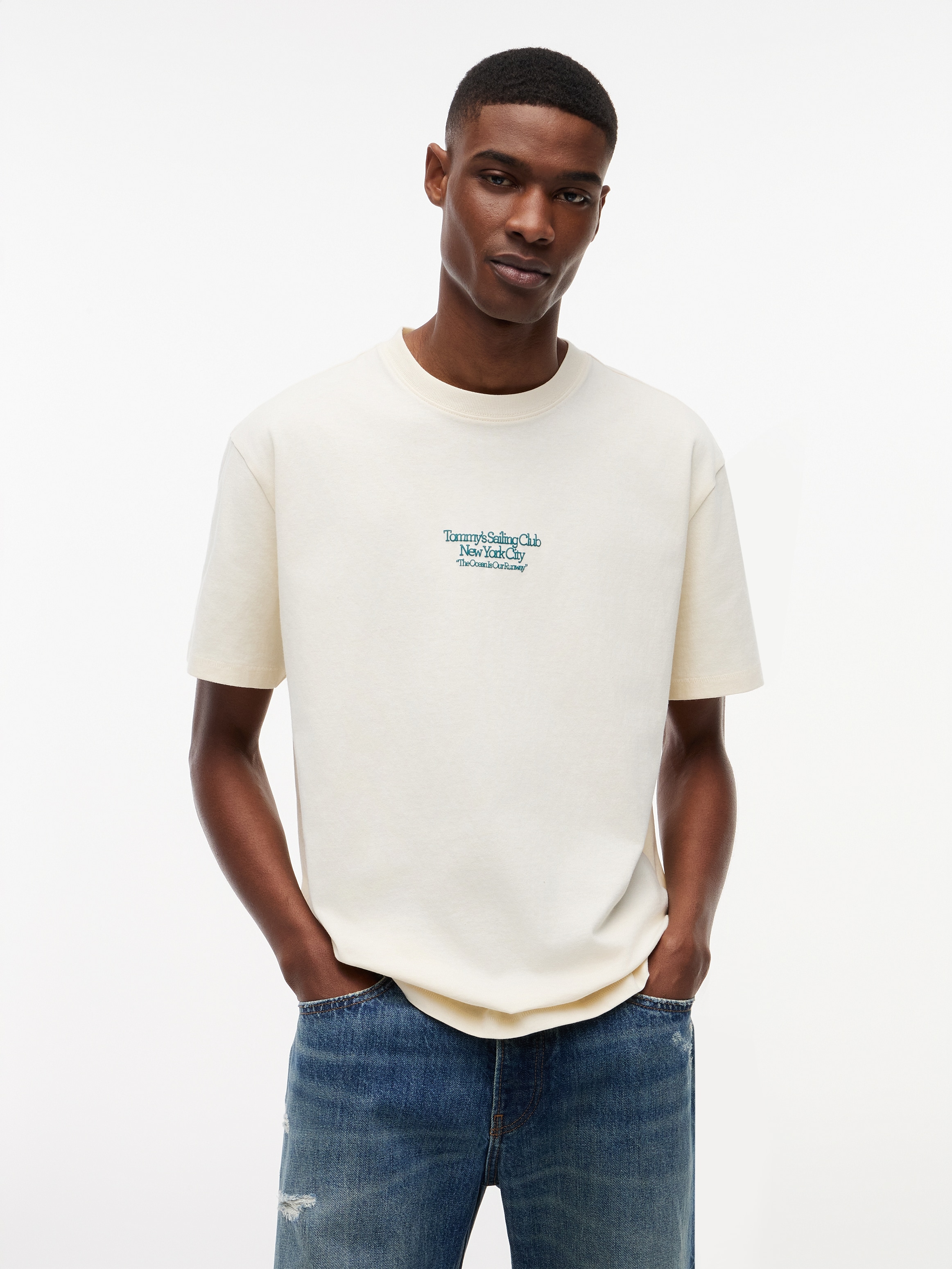 Tommy Jeans "TJM RELAX FIT SAILBOAT" aus Jersey mit Rückengrafik