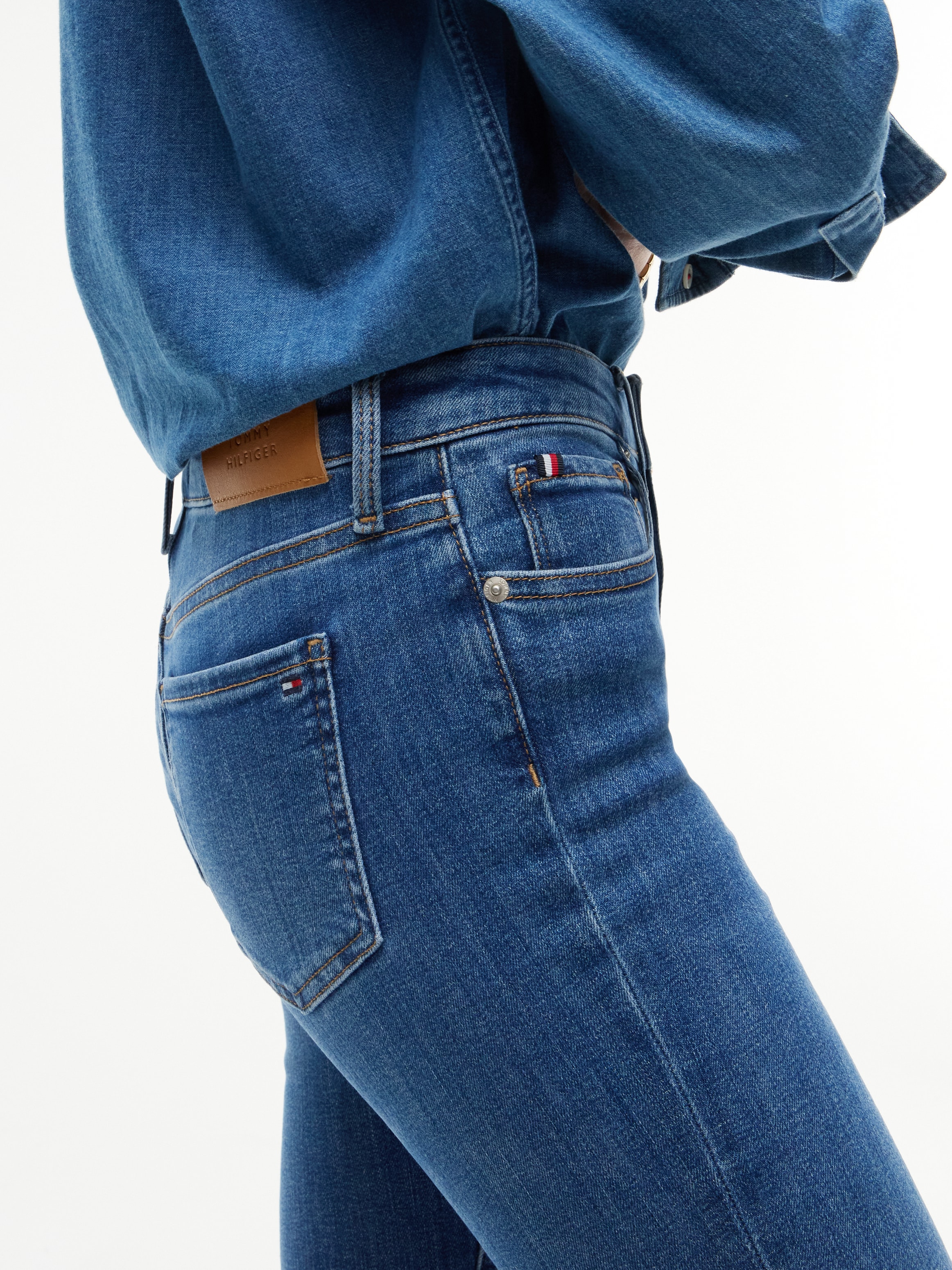 Tommy Hilfiger Skinny-fit-Jeans »HERITAGE COMO SKINNY RW« mit Tommy Hilfiger Logo-Badge, 5-Pocket-Stil