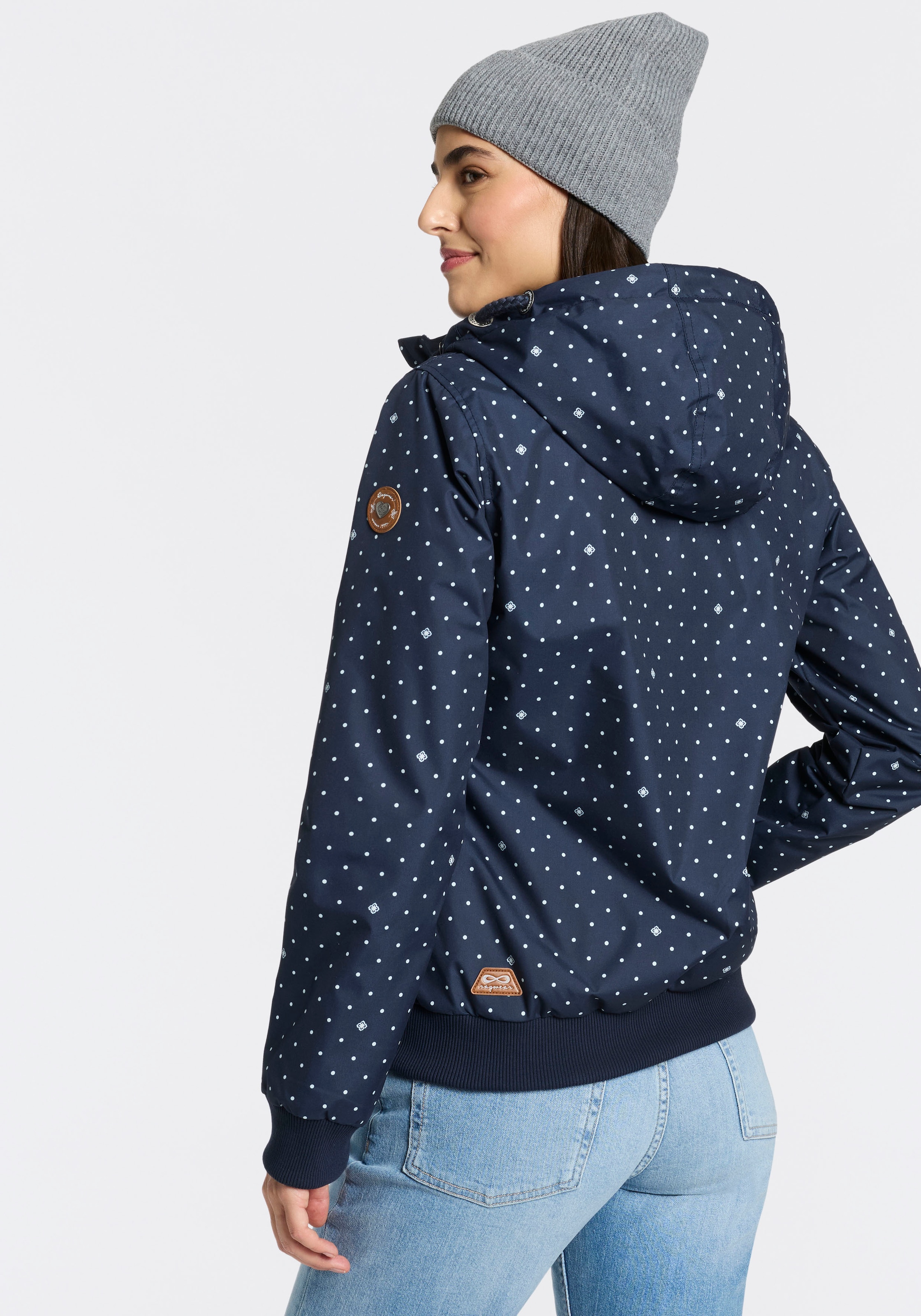 Ragwear Outdoorjacke »NUGGIE DOTS O« mit Kapuze aus Polyester, hüftlange Passform, hochschließender Kragen