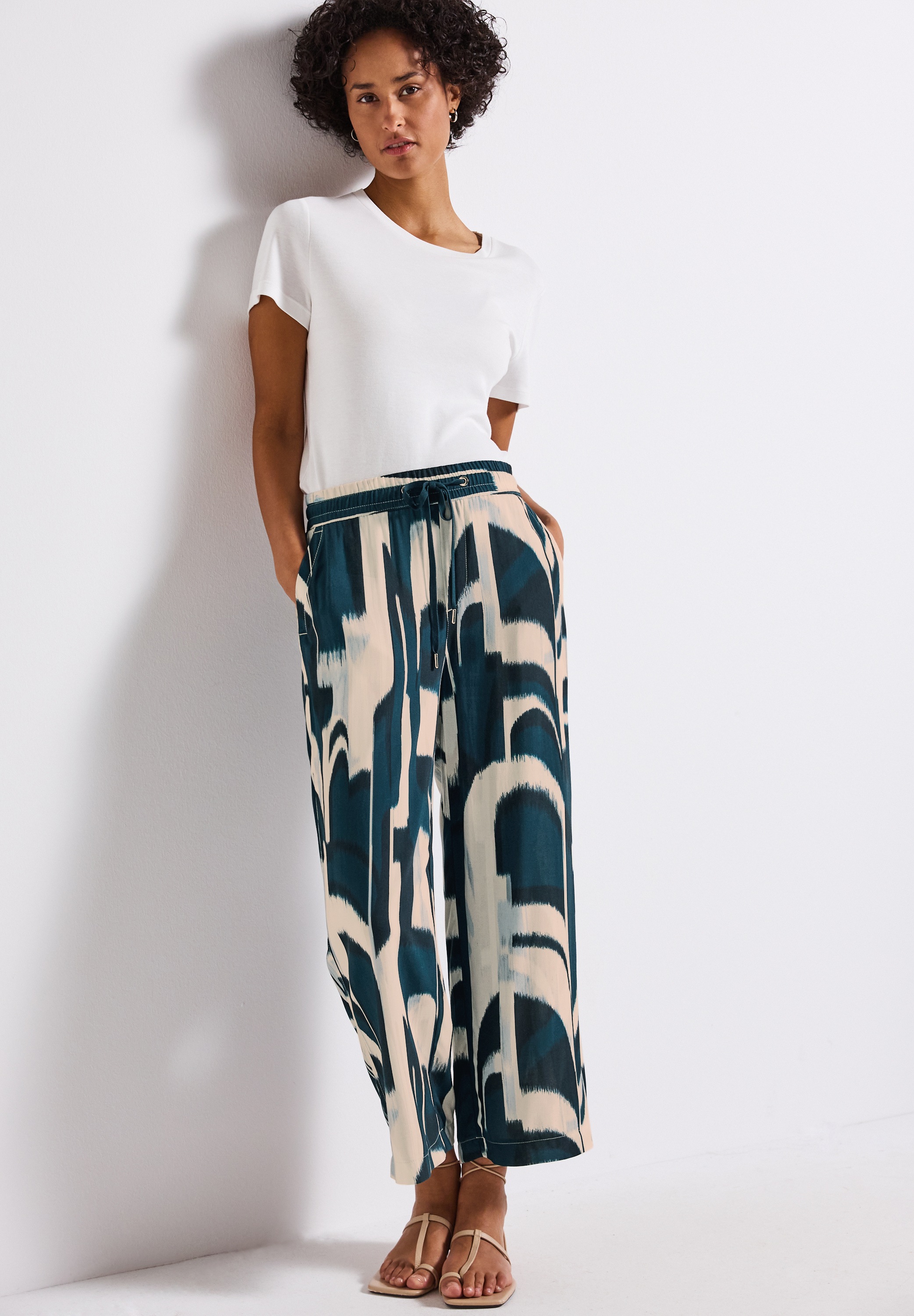 STREET ONE Stoffhose »Style Emee«, mit elastischem Bund und Tunnelzug, mit grafischem Muster
