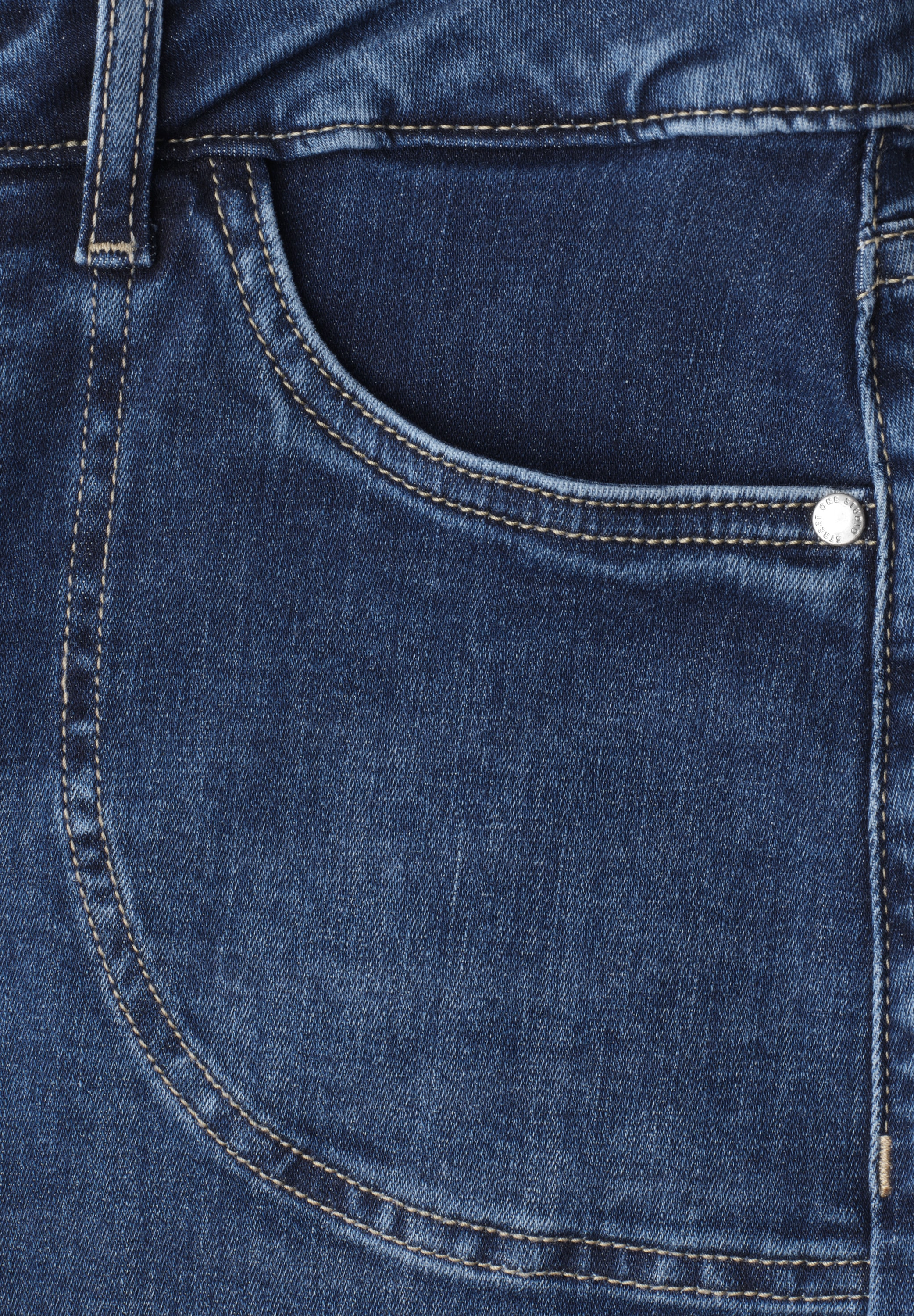 STREET ONE STUDIO Comfort-fit-Jeans mit ausgefranstem Hosensaum