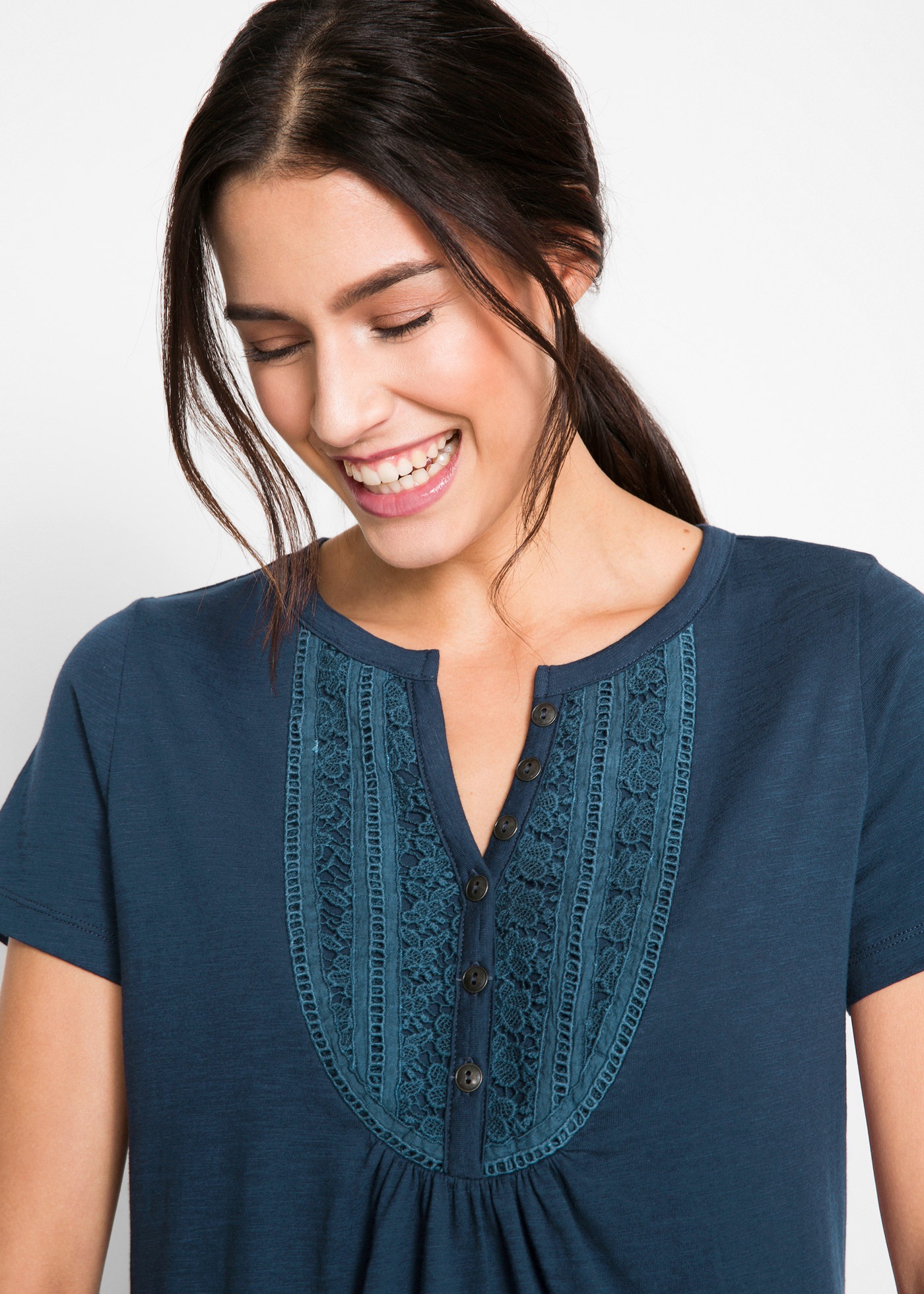 Thumbnail - bonprix T-Shirt leicht ausgestellte Passform, Rundhals-Ausschnitt mit Zierknopfleiste