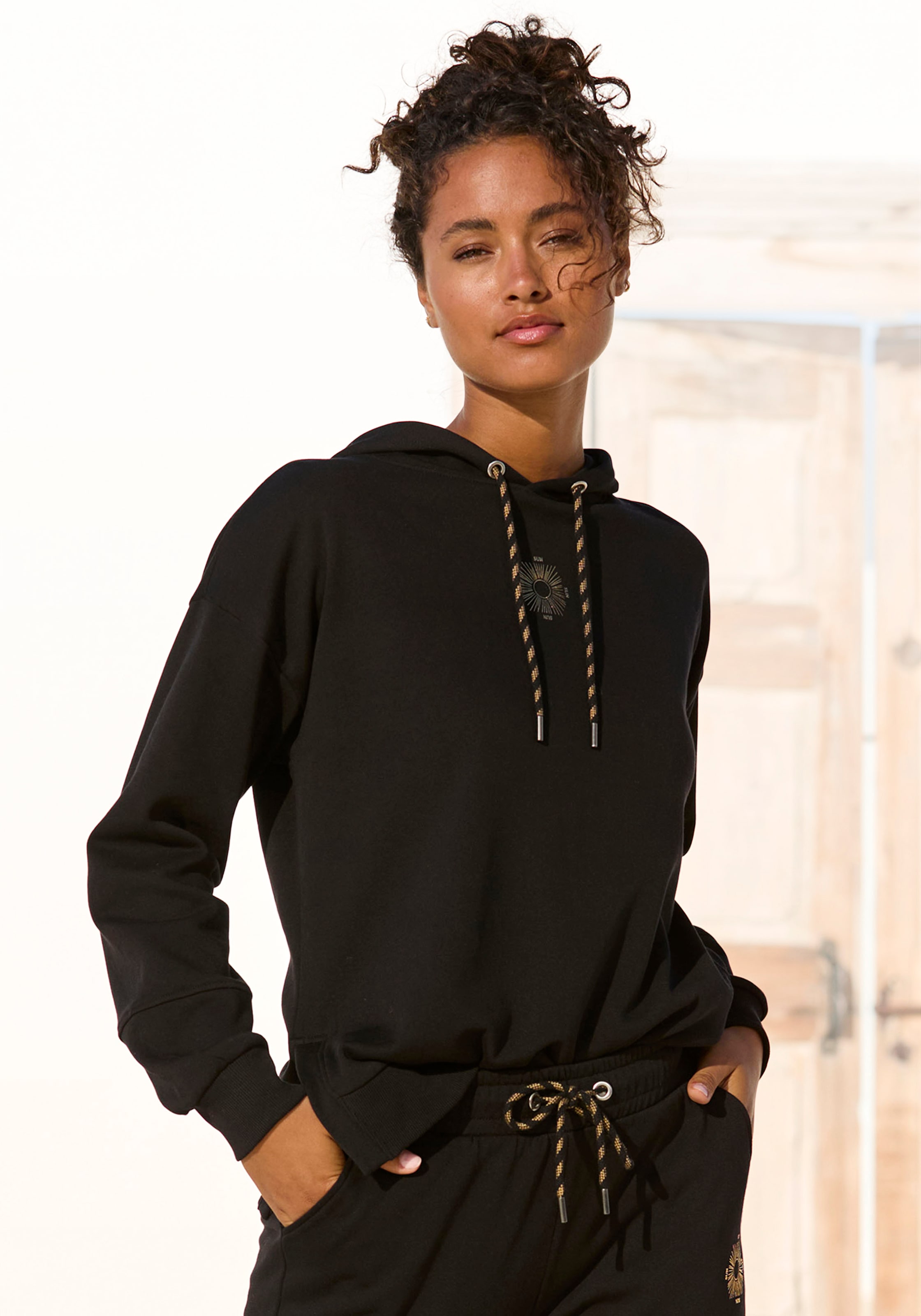 Buffalo Hoodie, Kapuzensweatshirt mit großem Rückenprint- mit Glanz-Effekt, günstig online kaufen