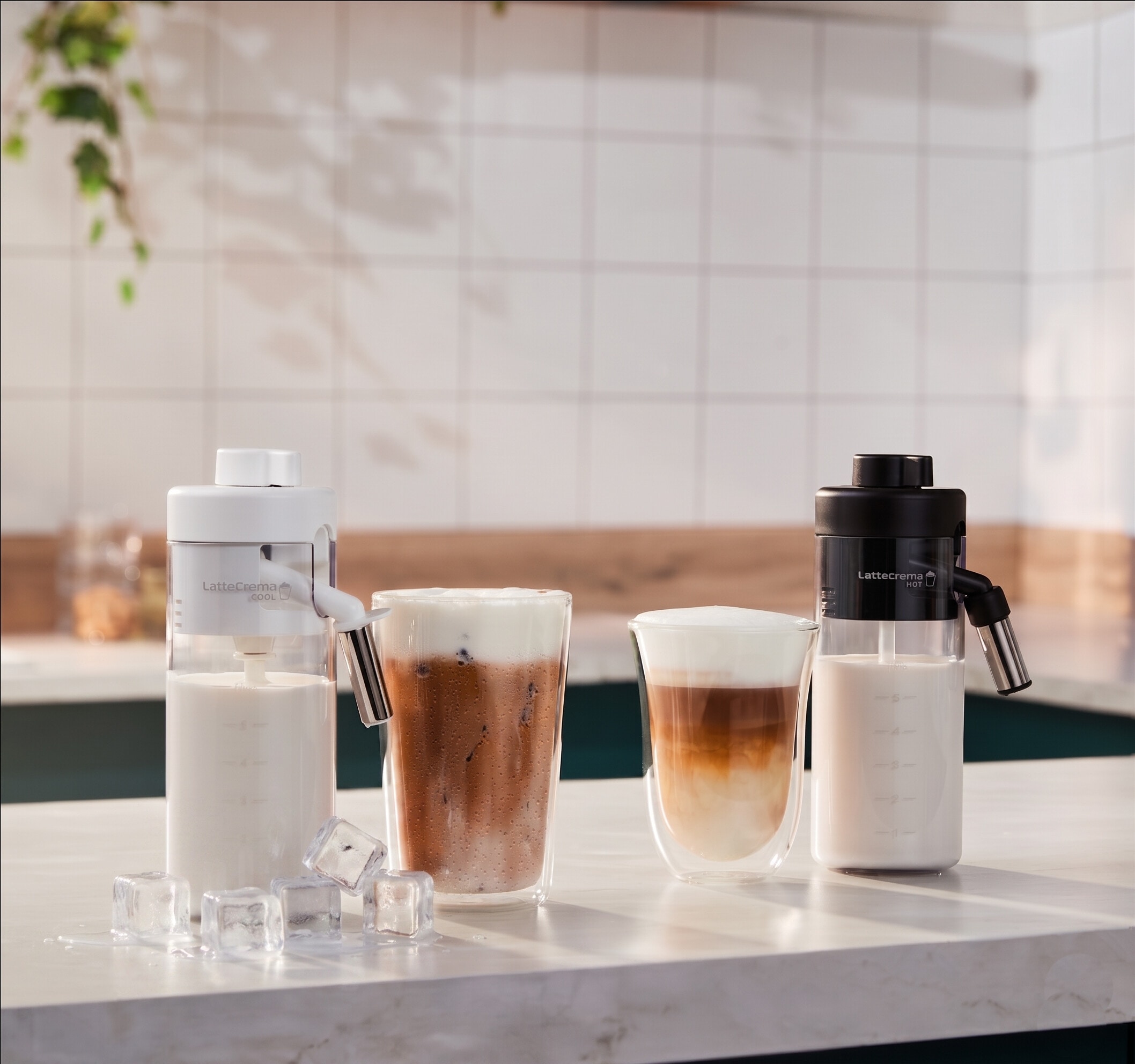 De'Longhi Kaffeevollautomat »MAGNIFICA DUO ECAM330.80.BXB - 20 Rezepte, heißer & kalter Milchschaum« Cold Brew Funktion, 2,4" TFT-Display, 2 Milchkaraffen (Heiß & Kalt)