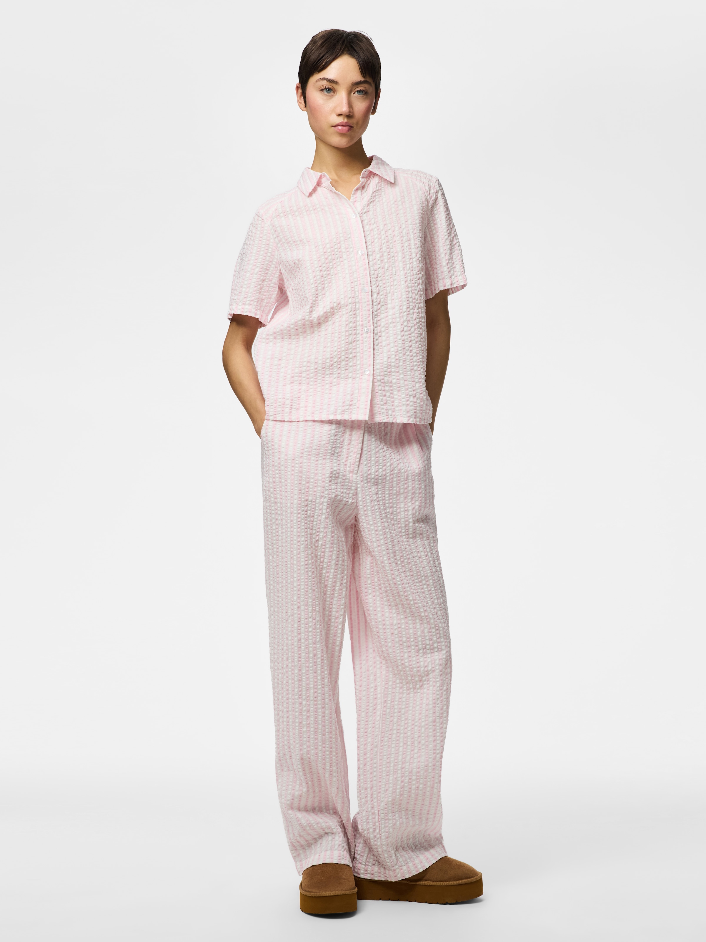 pieces Stoffhose »PCSTINNA HW PANTS WVN NOOS BC«  mit weitem Bein