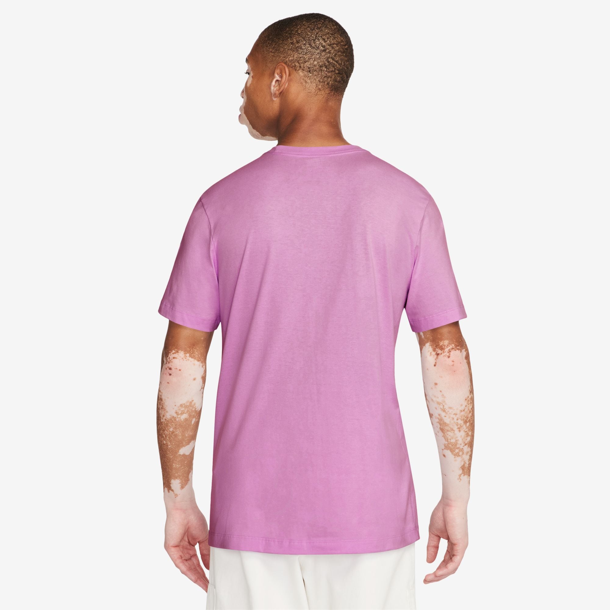 Nike Sportswear T-Shirt »M NSW TEE ICON SWOOSH« mit auffälliger Grafik auf der Brust, Kurzarm-Design, aus Baumwolle
