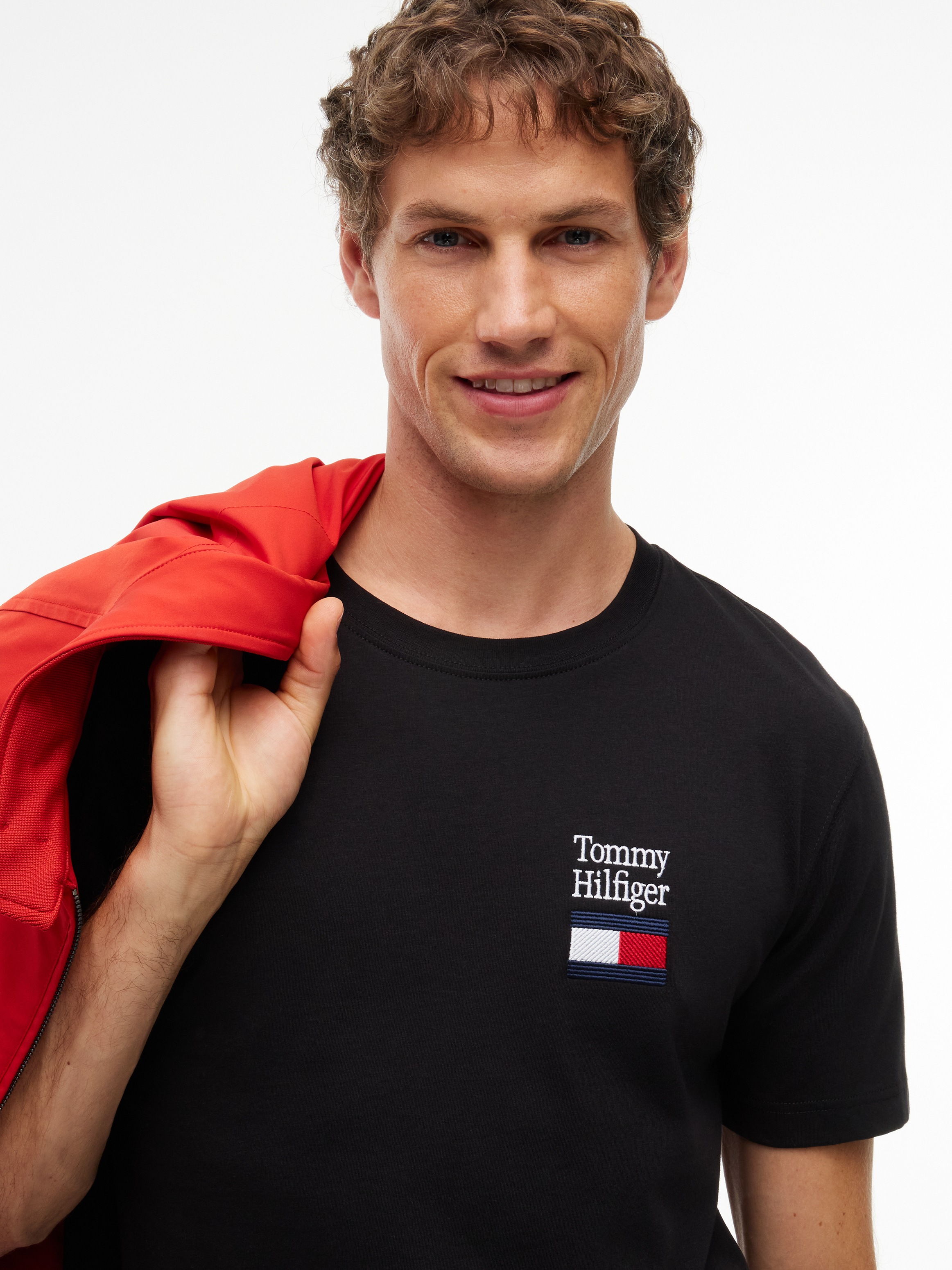 Tommy Hilfiger T-Shirt »BRAND LOVE TEXT STACK« Regular fit mit Rundhalsausschnitt