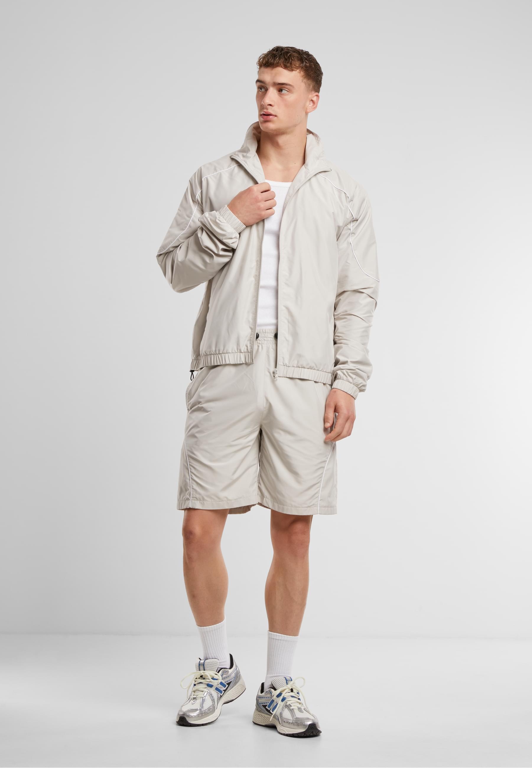 URBAN CLASSICS Shorts »Urban Classics Piped Panel Trackshorts«, (1 tlg.)