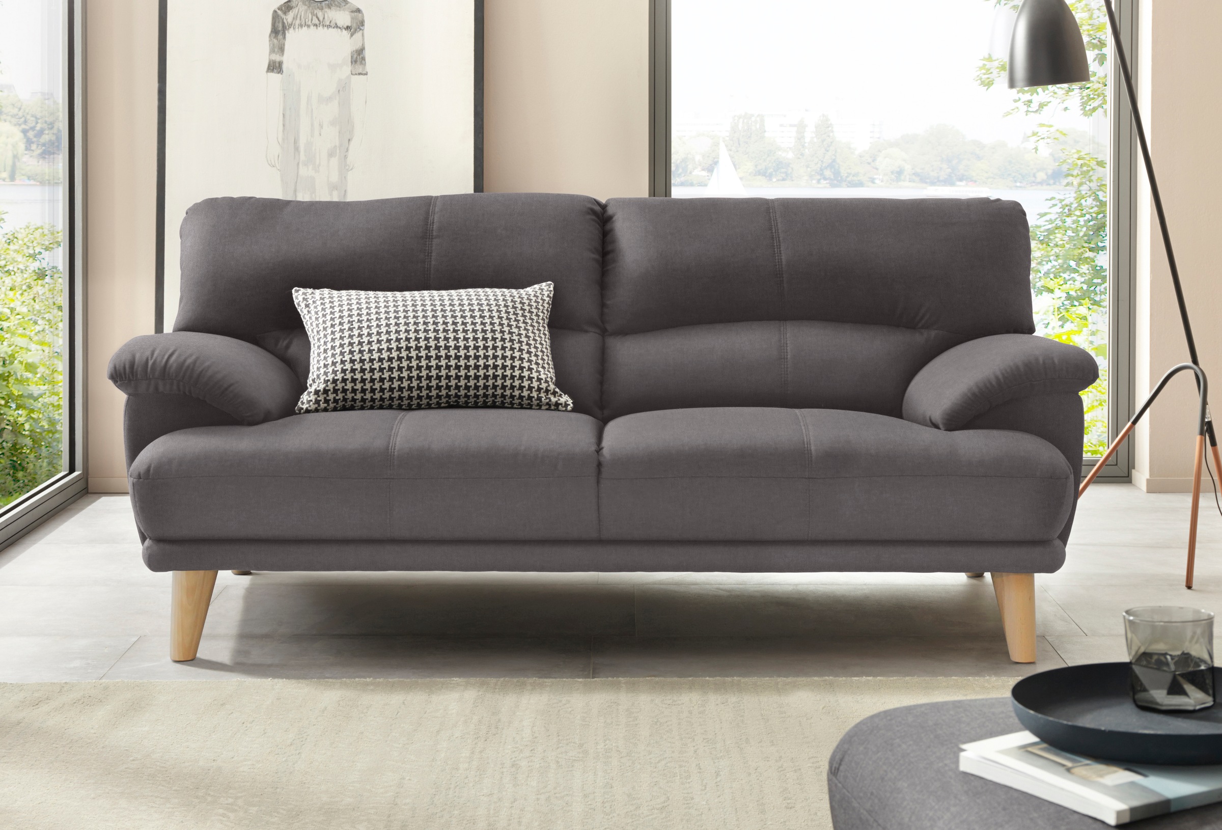 TRENDMANUFAKTUR 3-Sitzer »Cecilia, Sofa in italienischem Design«, mit tollem Sitzkomfort, extrabequeme Armlehnen, Holzfüße