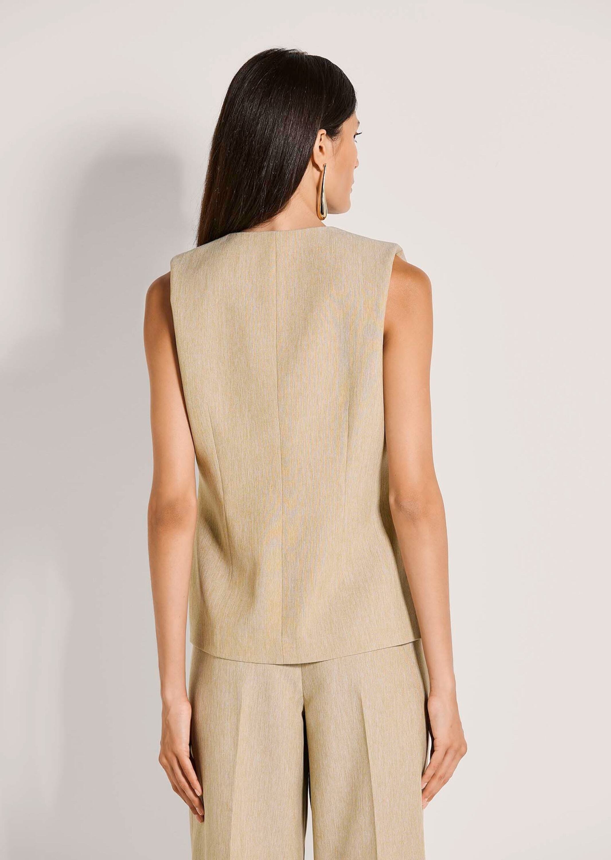 MADELEINE Kurzweste »Weste Leicht gefütterte Damenweste mit V-Ausschnitt« Markante Knopfleiste